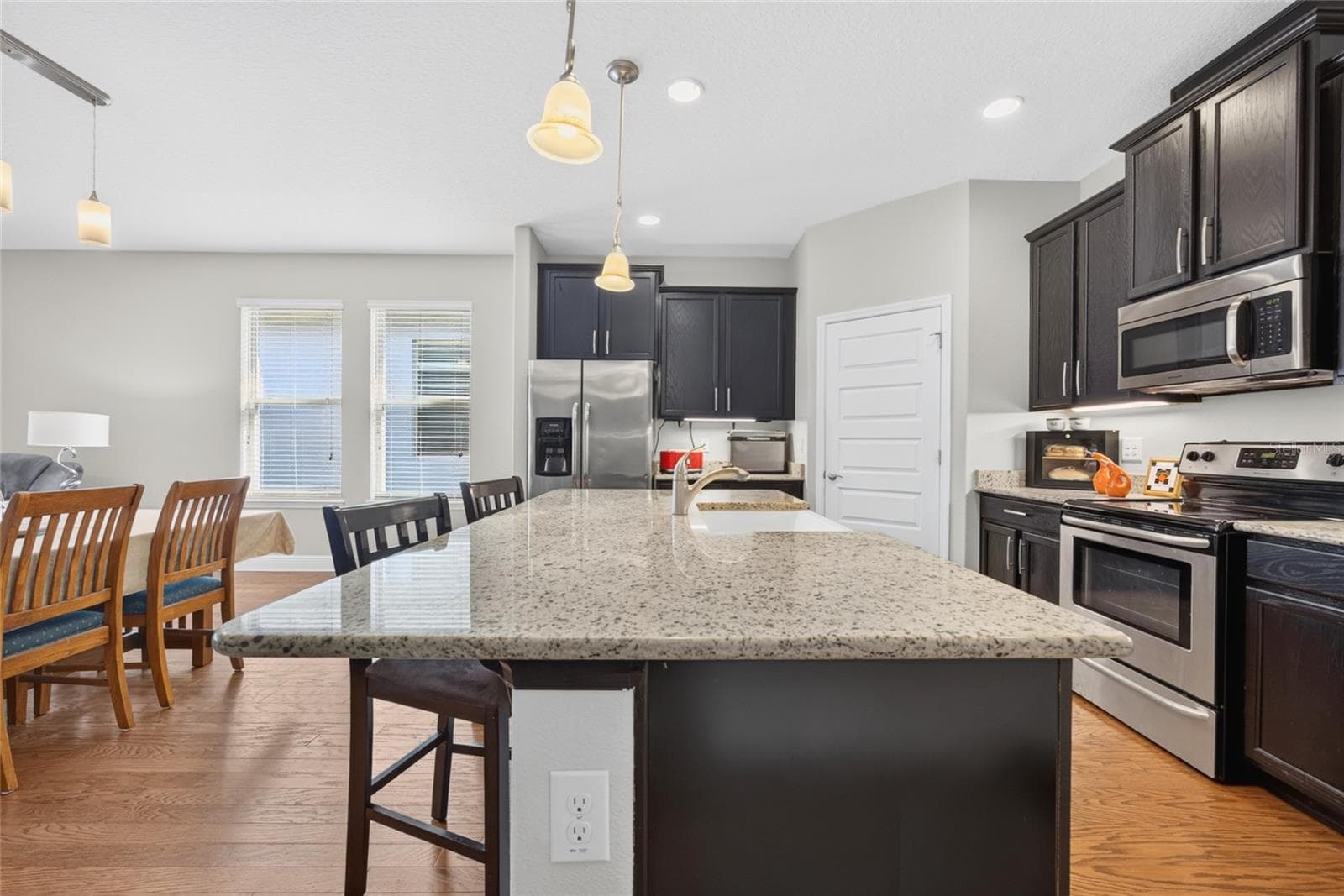 Stone Counters - 16137 HAMPTON CROSSING DR, WINTER GARDEN