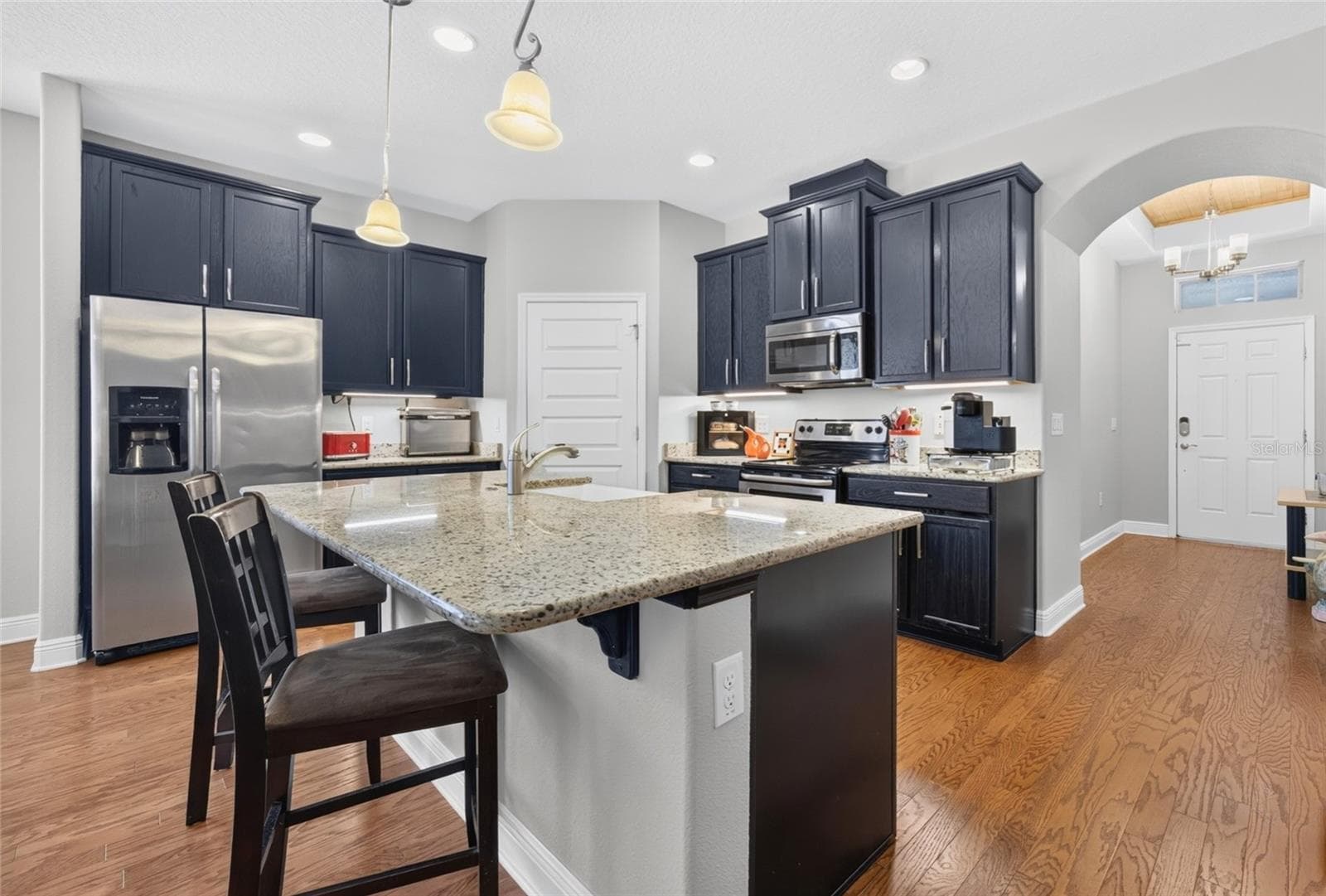 Island with Breakfast Bar - 16137 HAMPTON CROSSING DR, WINTER GARDEN