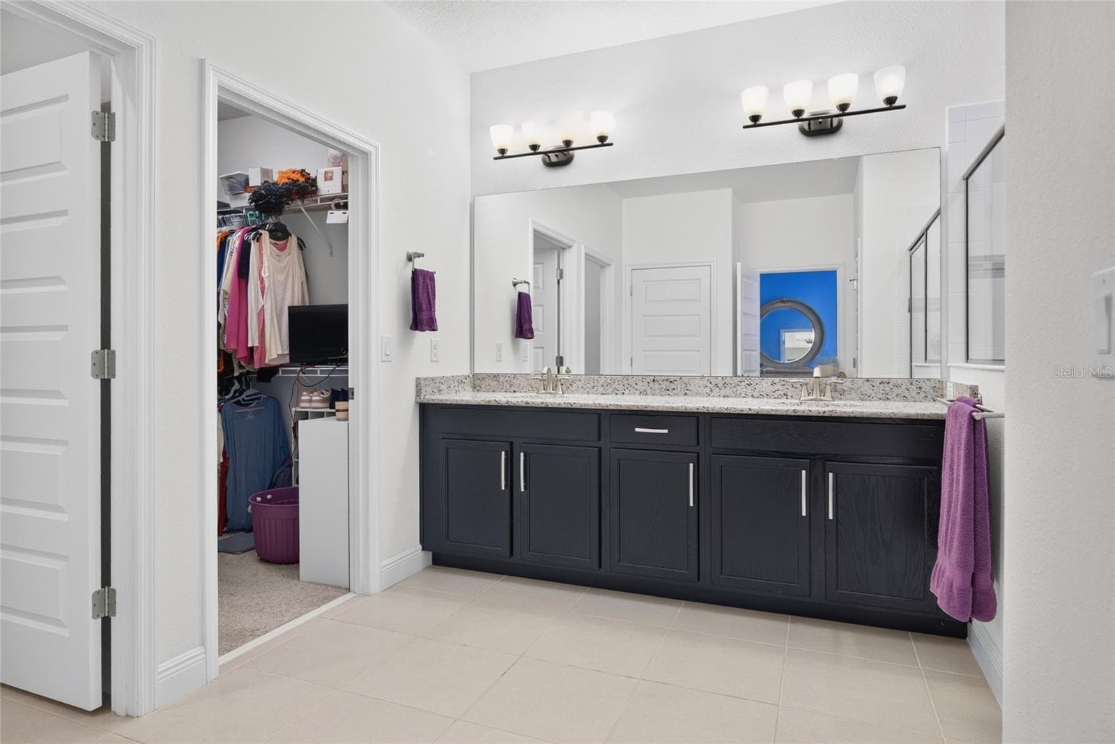 Double Vanity in Primary Bath - 16137 HAMPTON CROSSING DR, WINTER GARDEN
