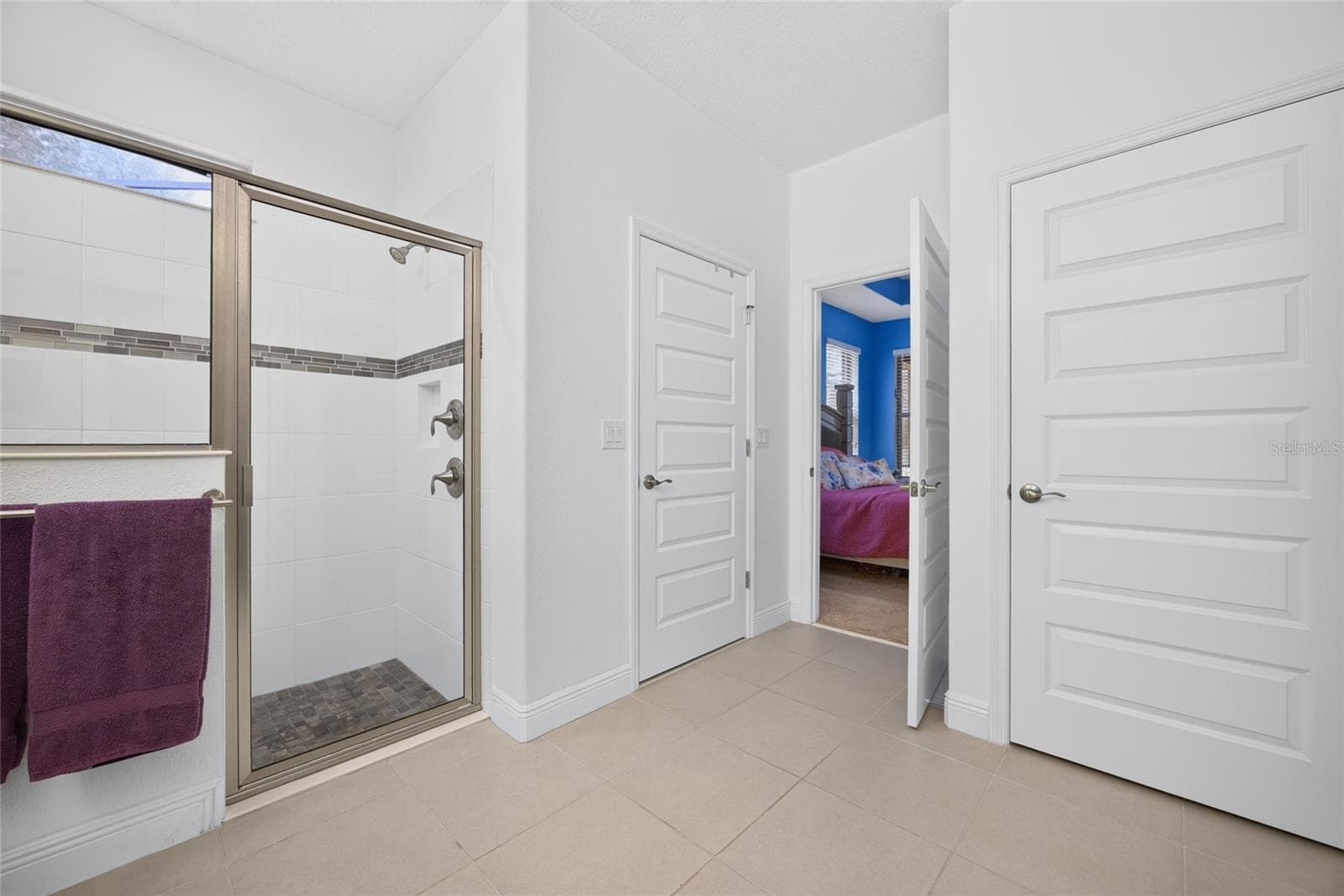 Linen Closet in Primary Bath - 16137 HAMPTON CROSSING DR, WINTER GARDEN