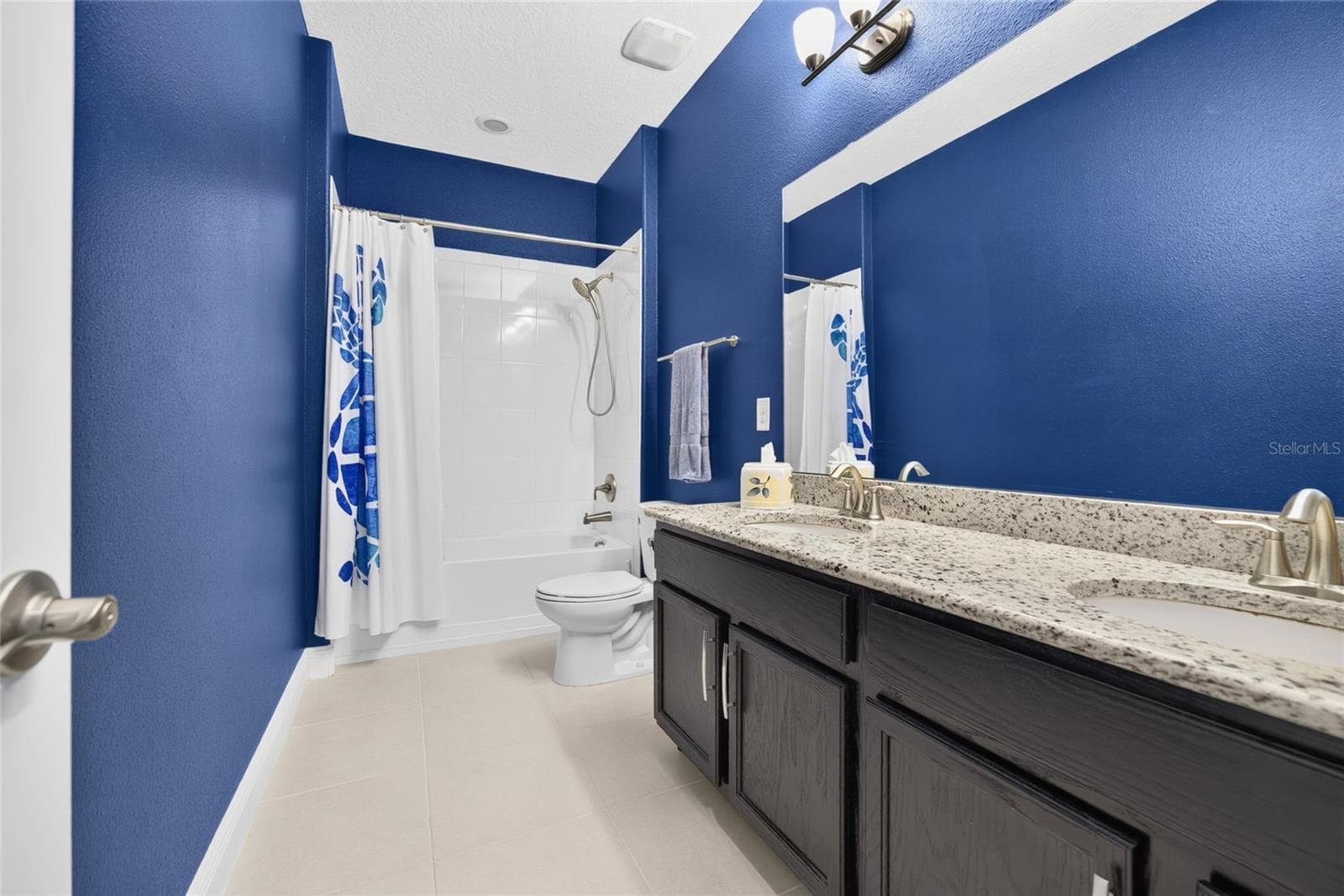 Middle Bedroom Bath Off Hall - 16137 HAMPTON CROSSING DR, WINTER GARDEN
