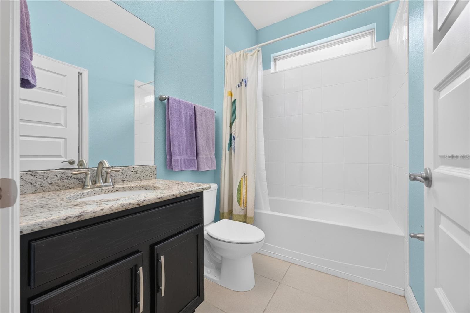 Front (1st) Bath with Private Bedroom Entry - 16137 HAMPTON CROSSING DR, WINTER GARDEN
