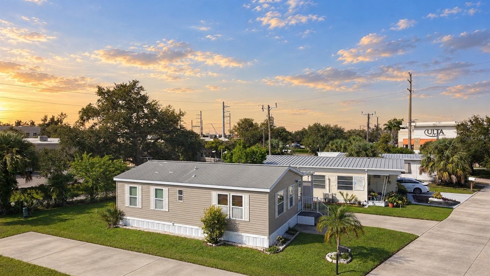 Manufactured Home at 6904 CORTEZ RD W #10, BRADENTON, photo 2 of 33
