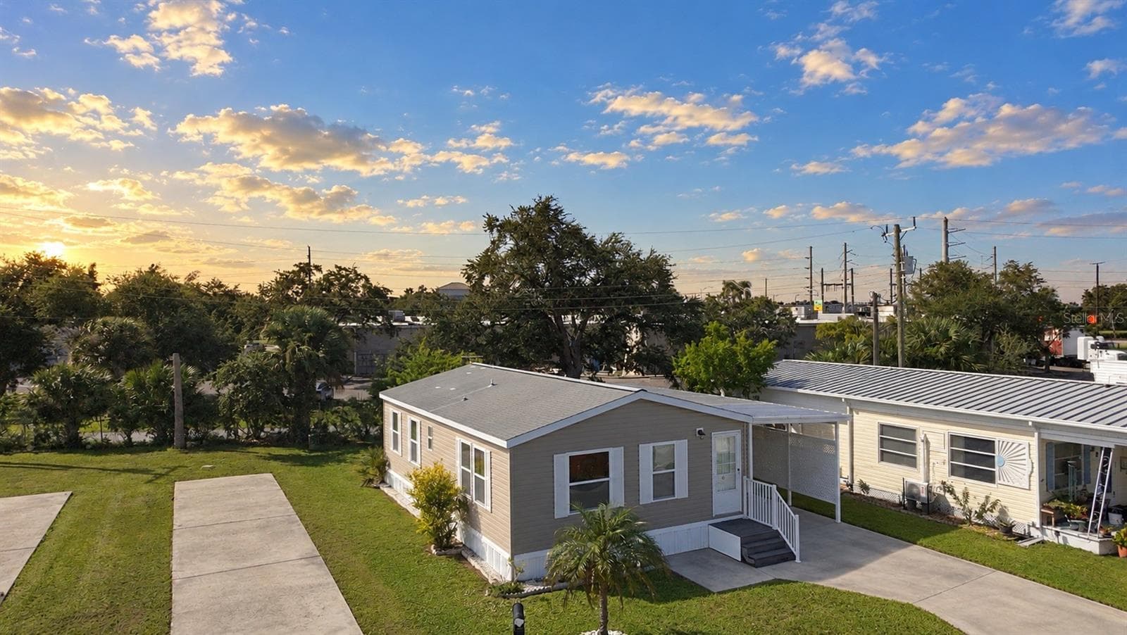 Manufactured Home at 6904 CORTEZ RD W #10, BRADENTON, photo 3 of 33