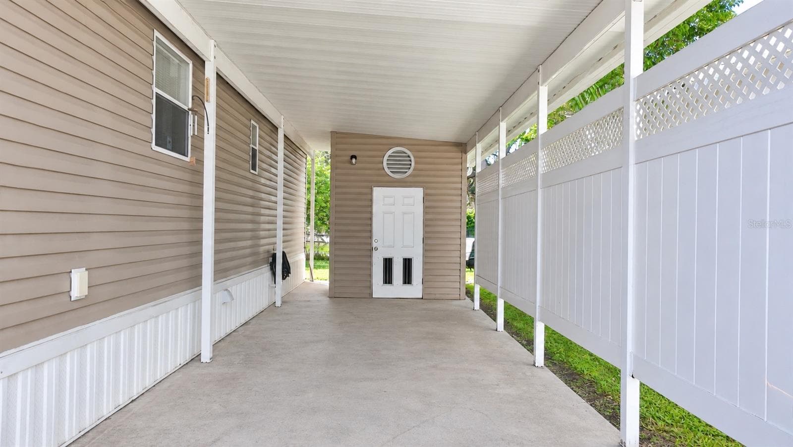 Manufactured Home at 6904 CORTEZ RD W #10, BRADENTON, photo 4 of 33