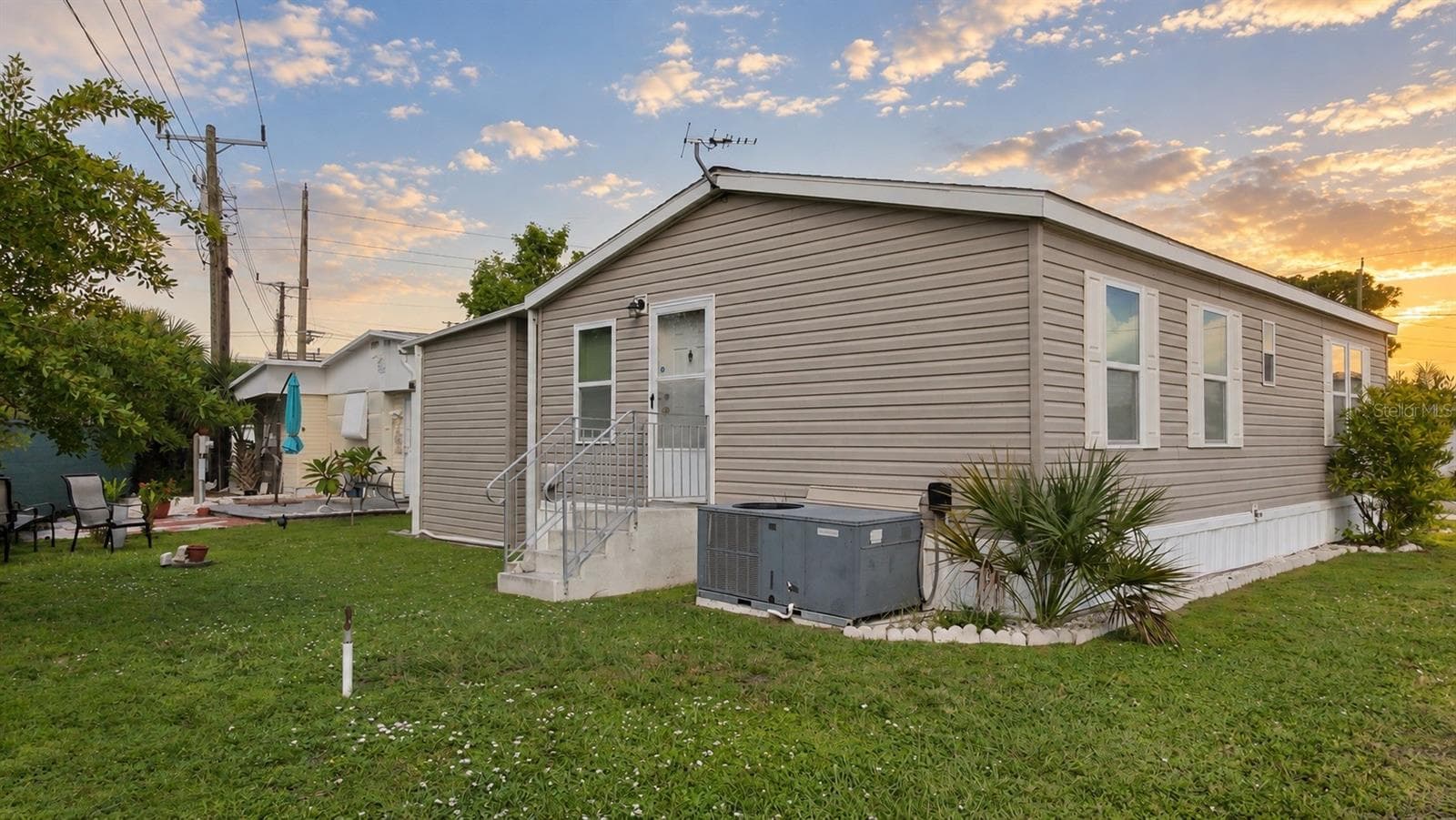 Manufactured Home at 6904 CORTEZ RD W #10, BRADENTON, photo 6 of 33