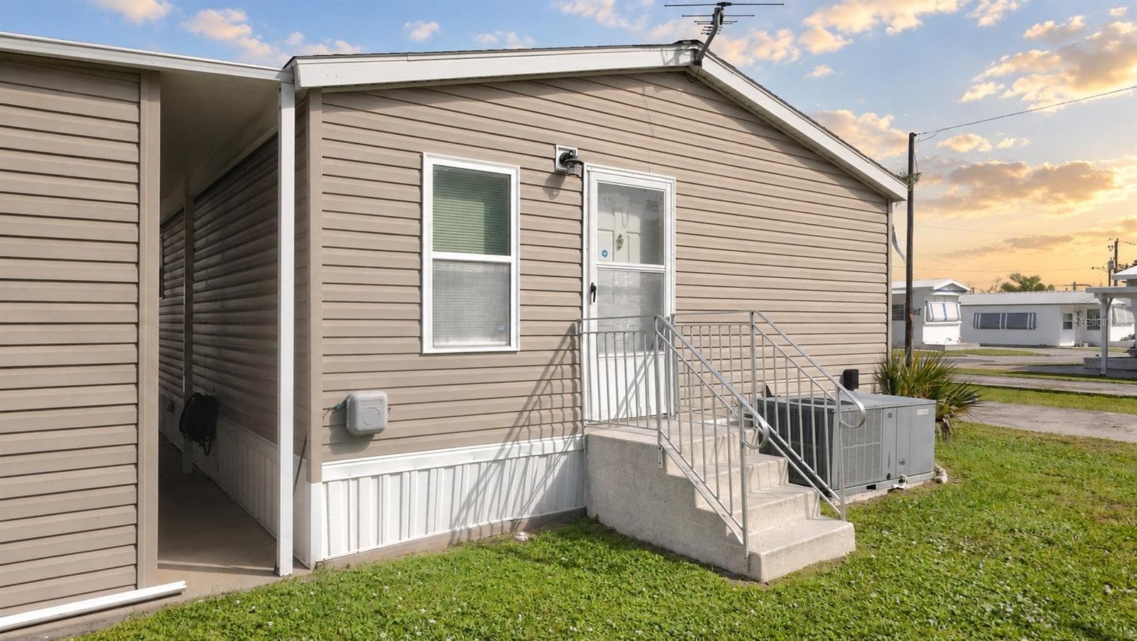 Manufactured Home at 6904 CORTEZ RD W #10, BRADENTON, photo 7 of 33