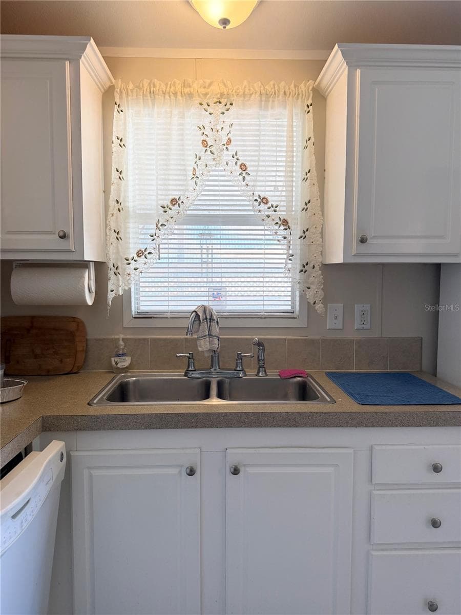 Manufactured Home at 6904 CORTEZ RD W #10, BRADENTON, photo 8 of 33