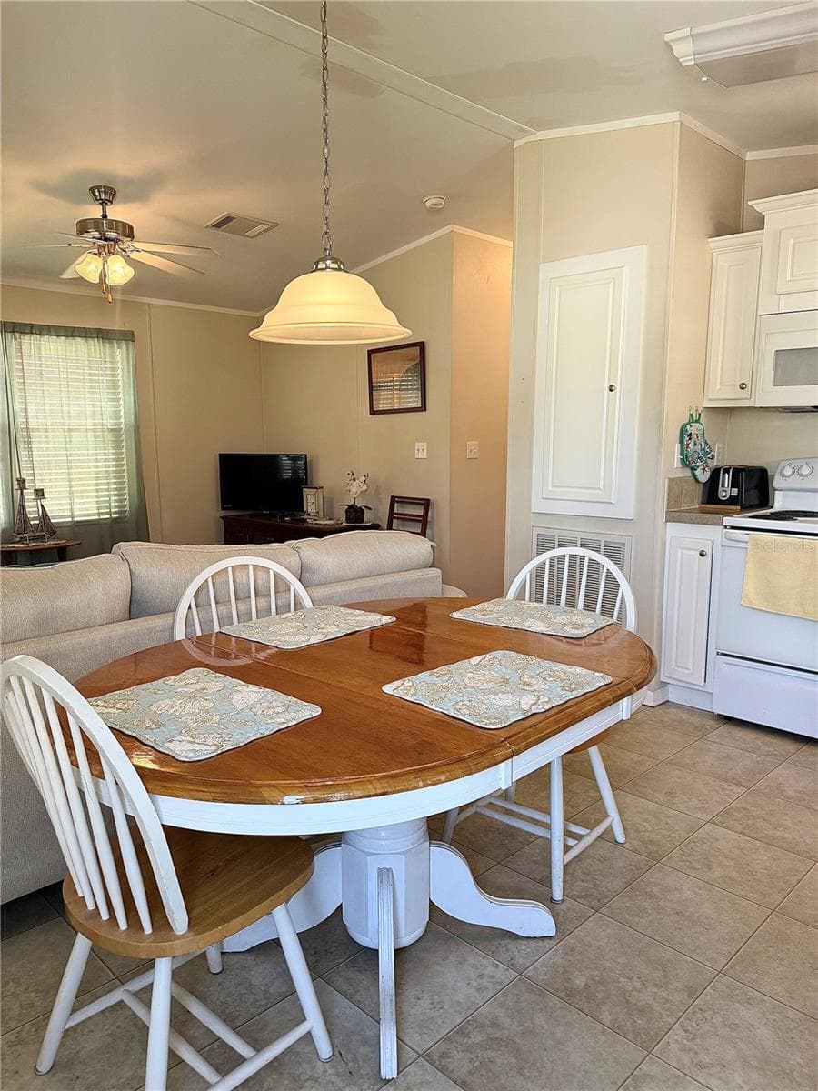 Manufactured Home at 6904 CORTEZ RD W #10, BRADENTON, photo 9 of 33