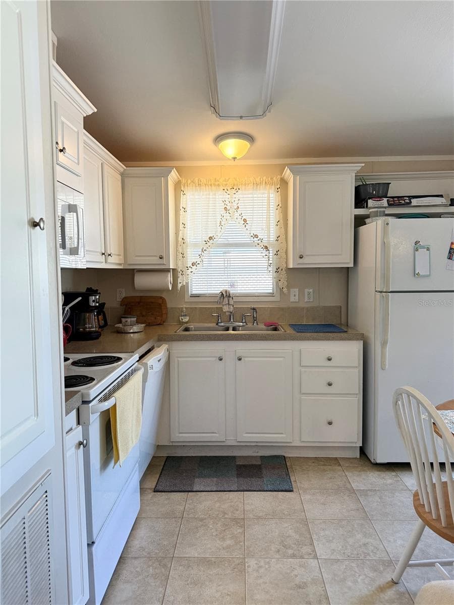 Manufactured Home at 6904 CORTEZ RD W #10, BRADENTON, photo 16 of 33