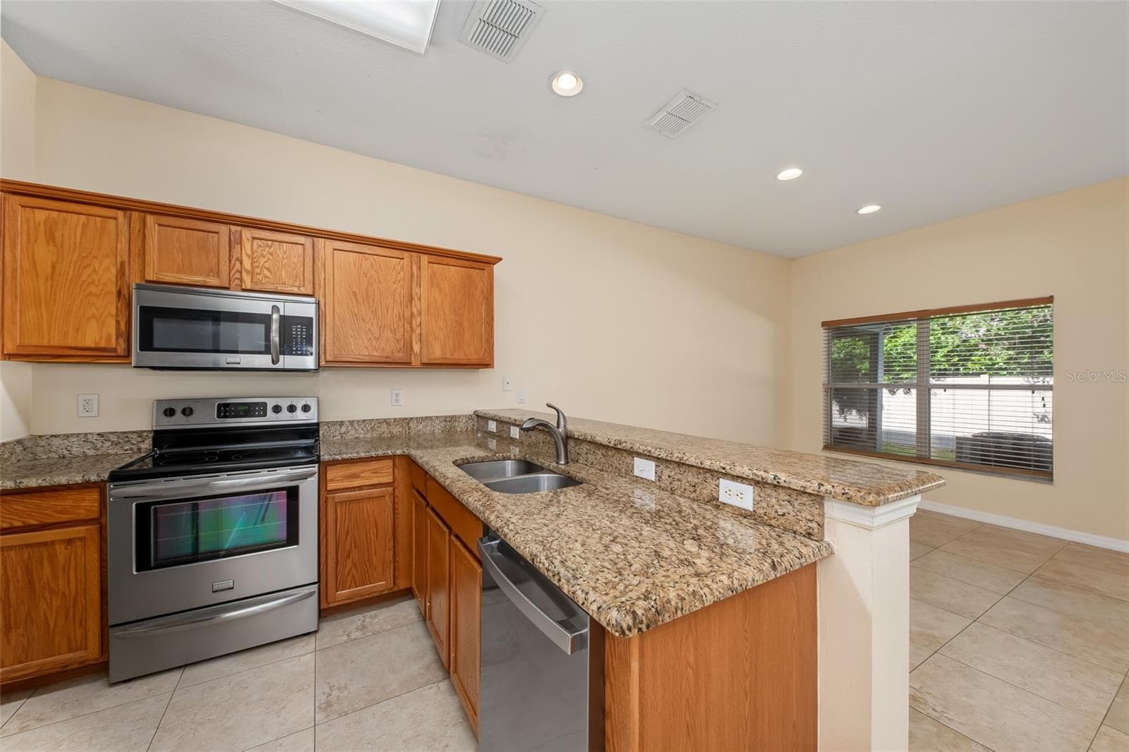 Townhouse at 2108 ABERCORN CT, CASSELBERRY, photo 7 of 21