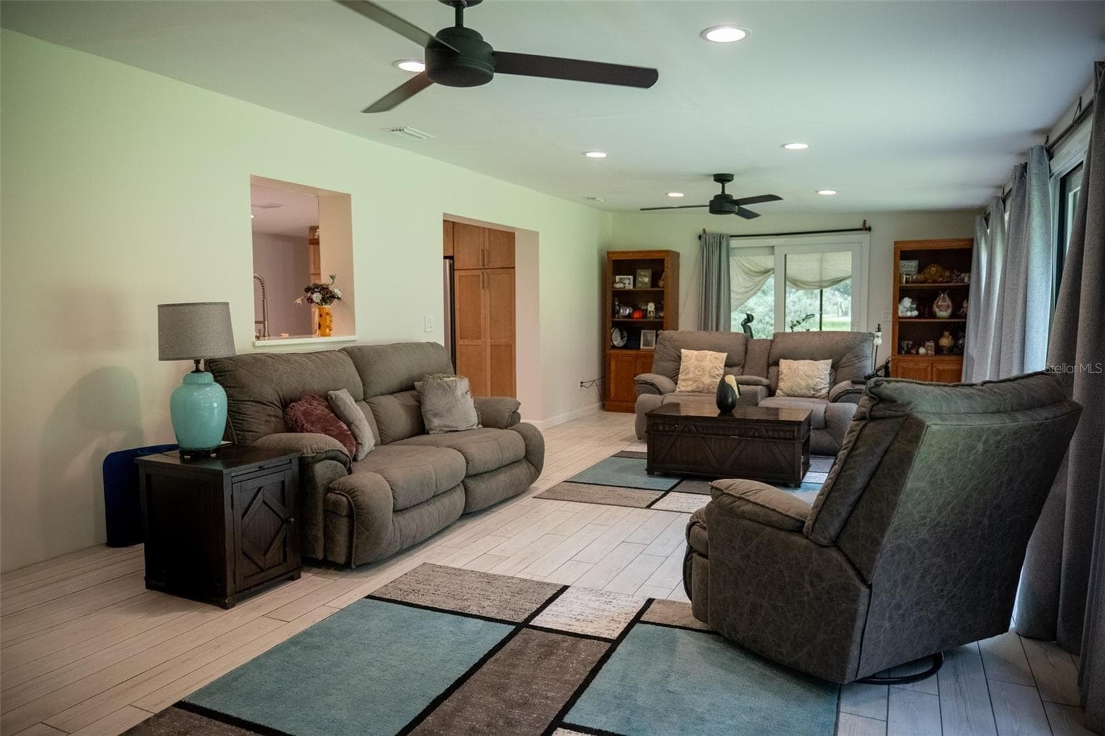 Living room - 9797 CR 674, BUSHNELL