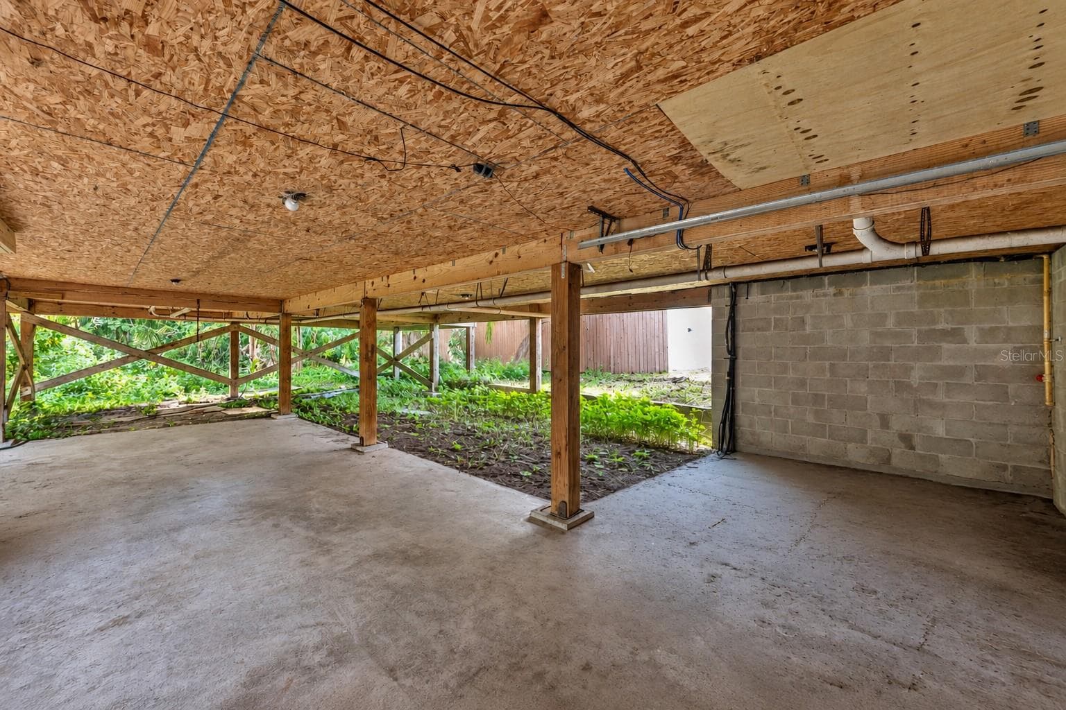 Tandem 2 car garage - 9848 PINEY POINT CIR, ORLANDO