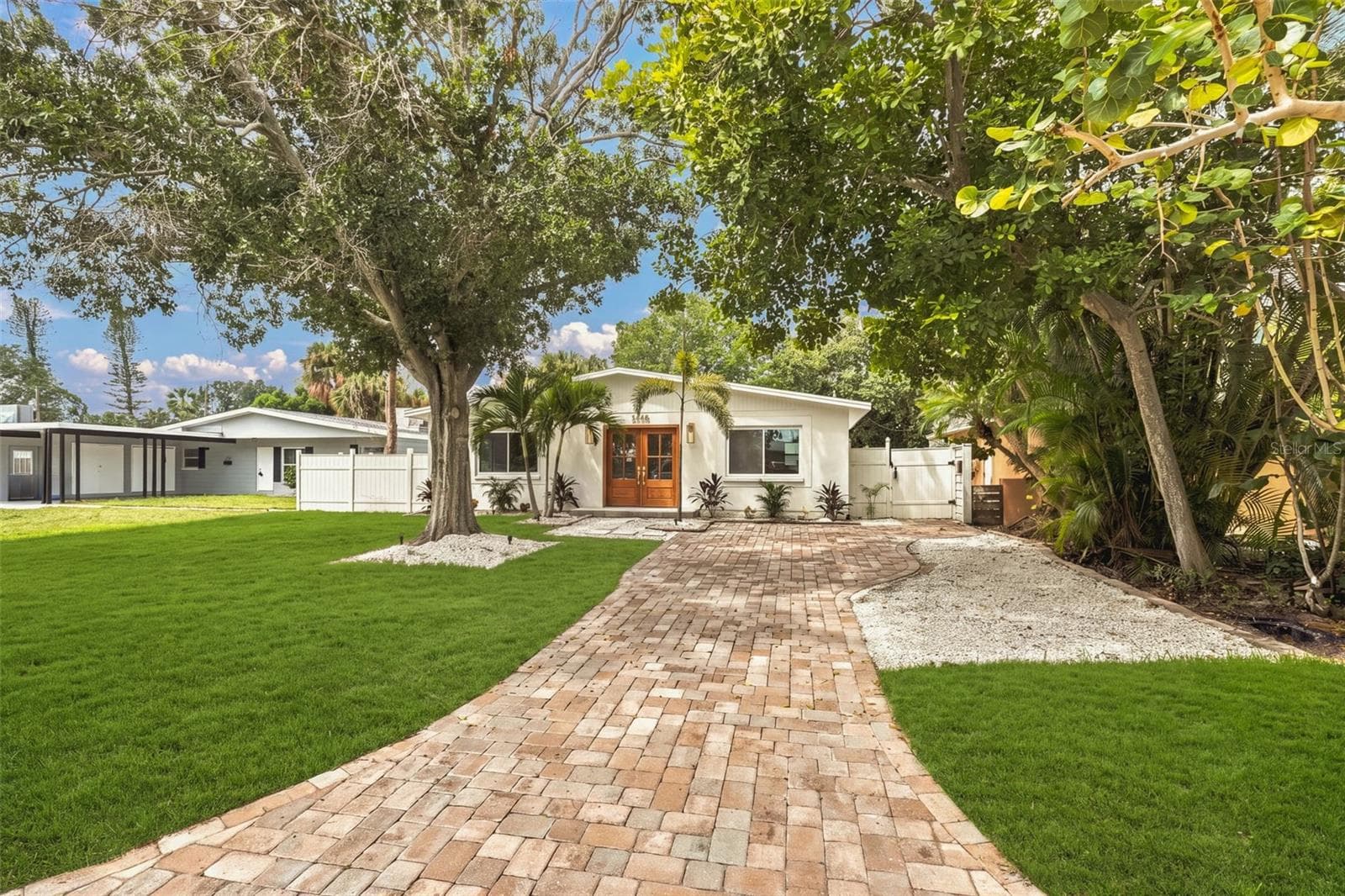 Single Family Residence at 3946 HELENA ST NE, ST PETERSBURG, photo 3 of 34
