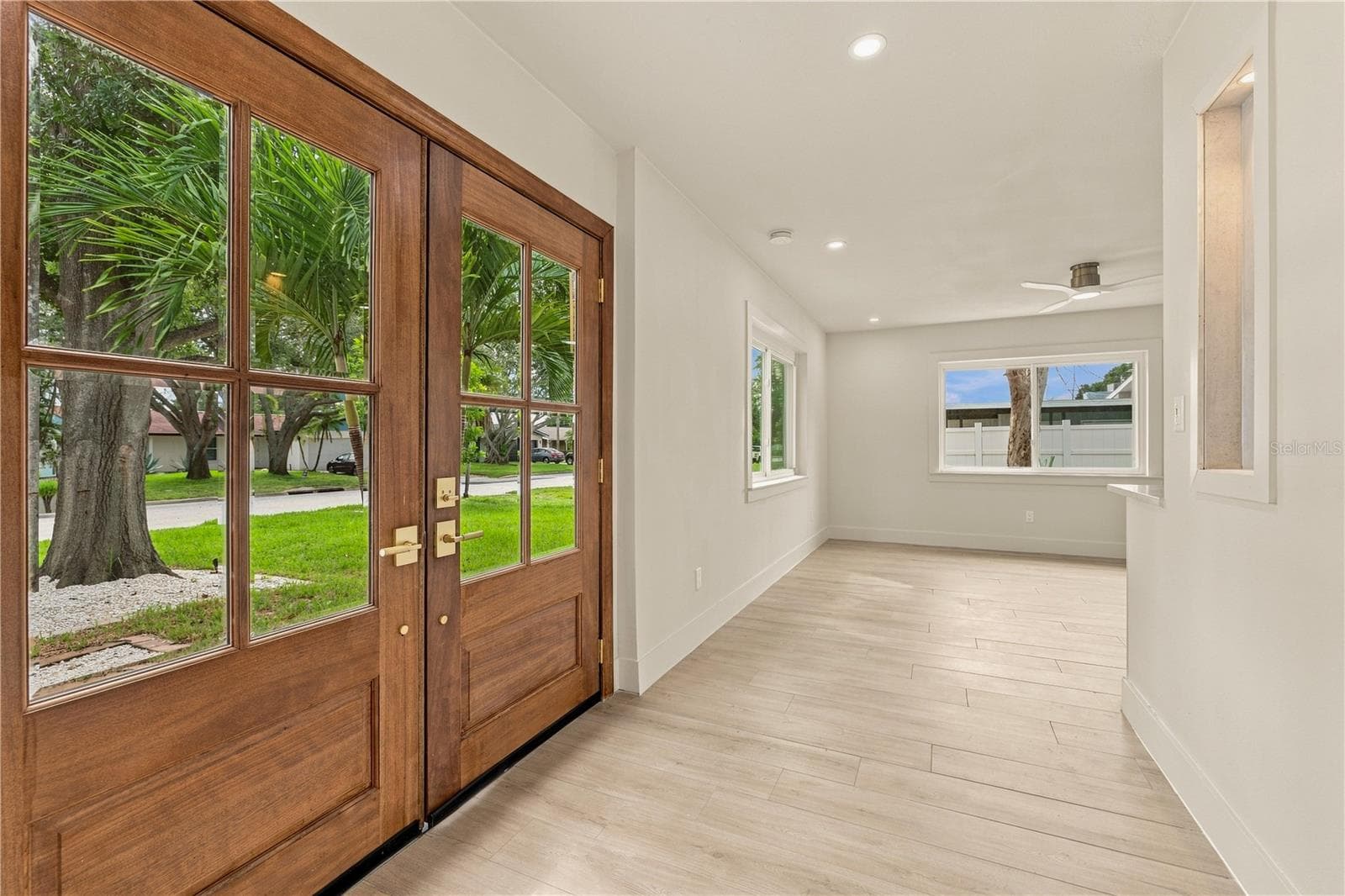 Single Family Residence at 3946 HELENA ST NE, ST PETERSBURG, photo 4 of 34