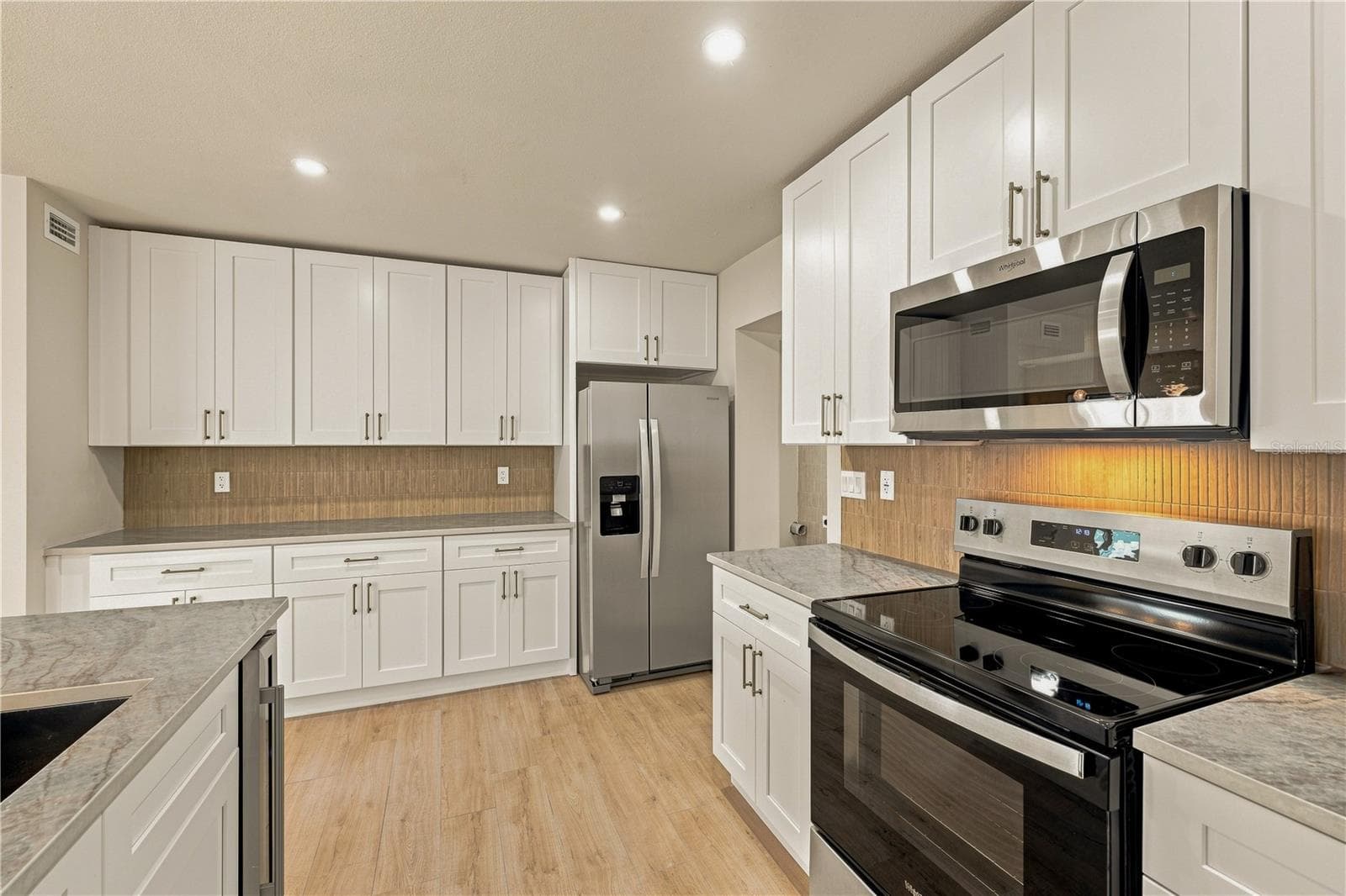 Single Family Residence at 3946 HELENA ST NE, ST PETERSBURG, photo 5 of 34