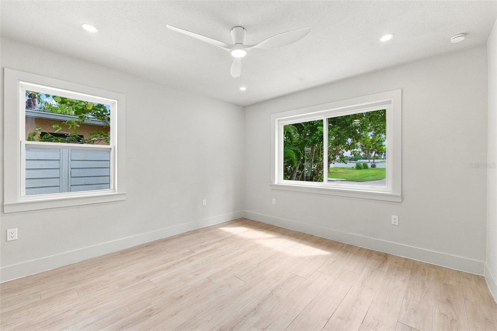 Single Family Residence at 3946 HELENA ST NE, ST PETERSBURG, photo 15 of 34