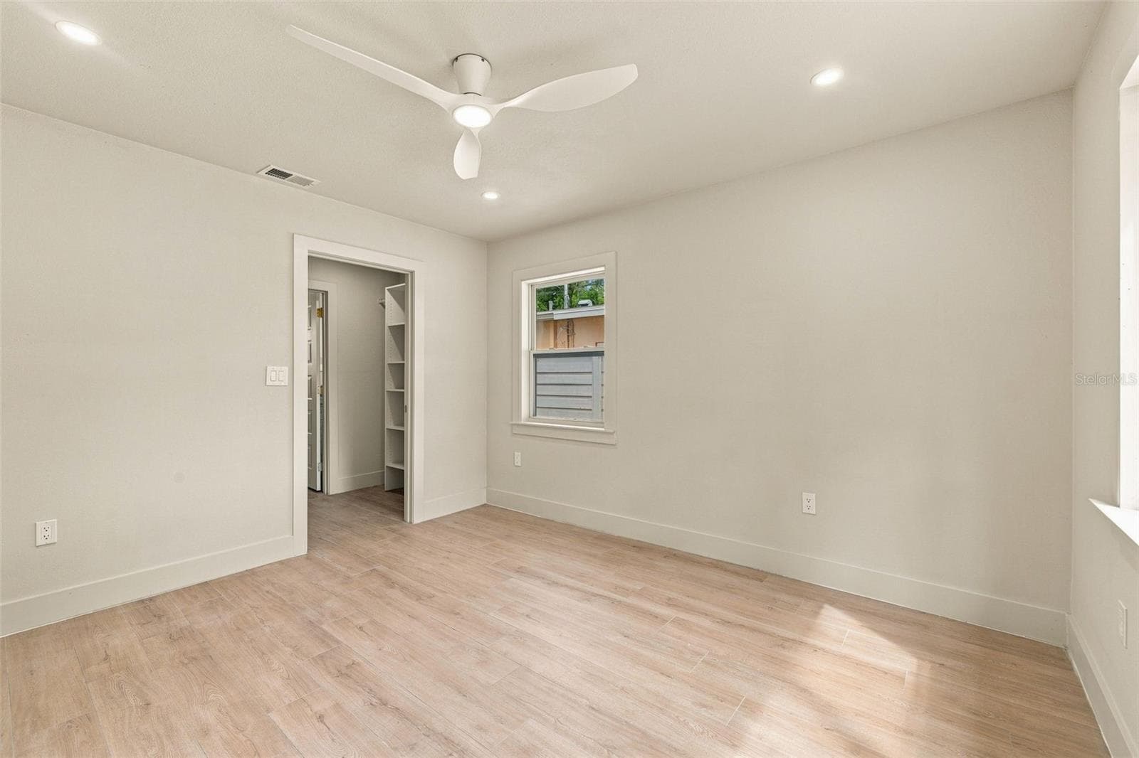 Single Family Residence at 3946 HELENA ST NE, ST PETERSBURG, photo 16 of 34