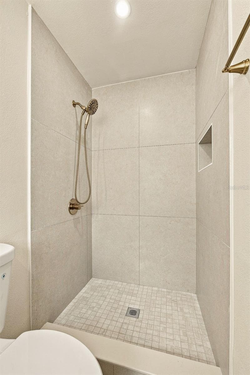 Single Family Residence at 3946 HELENA ST NE, ST PETERSBURG, photo 23 of 34