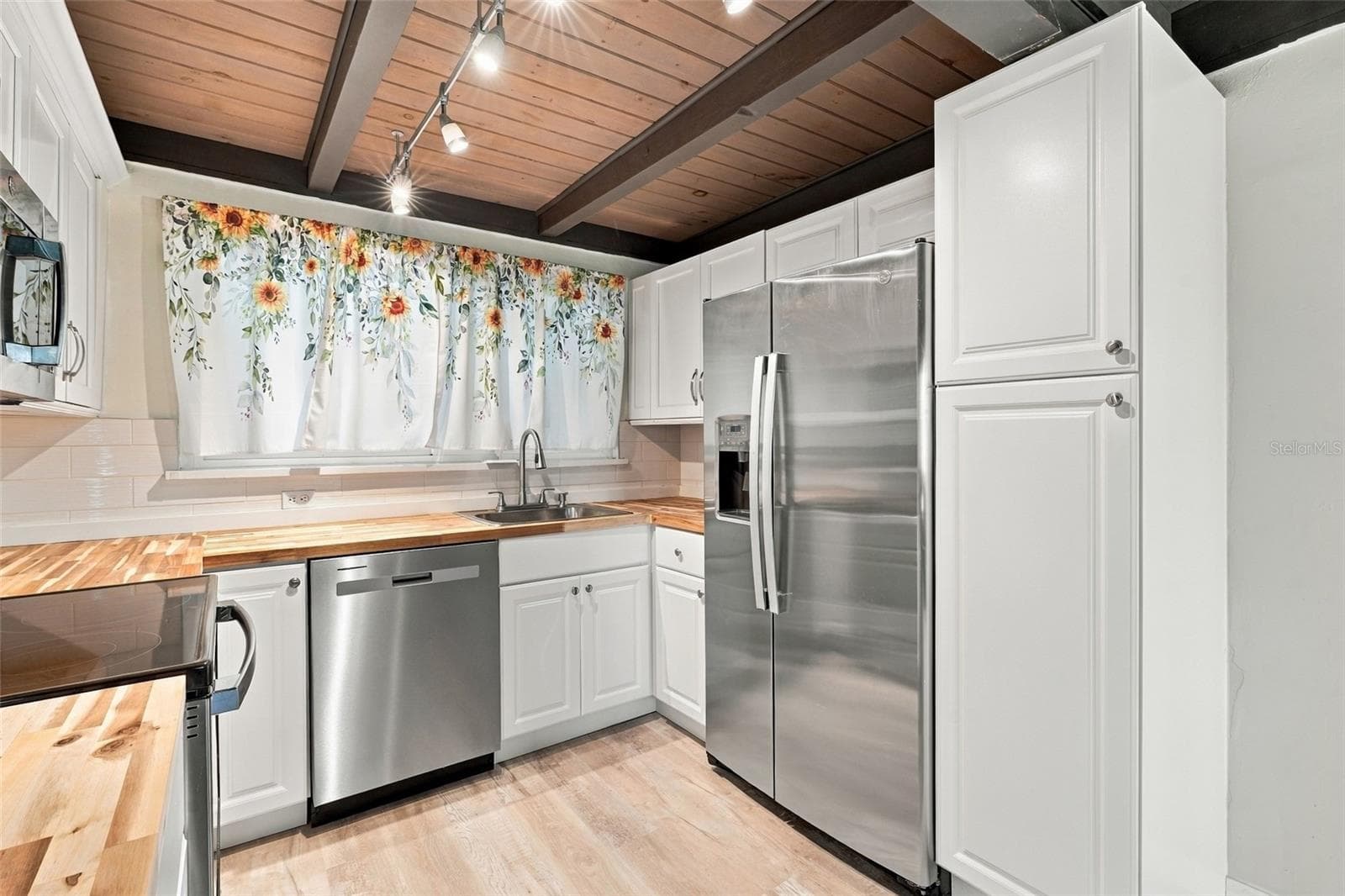 Single Family Residence at 1305 ROCKY CREEK LN, ENGLEWOOD, photo 7 of 22