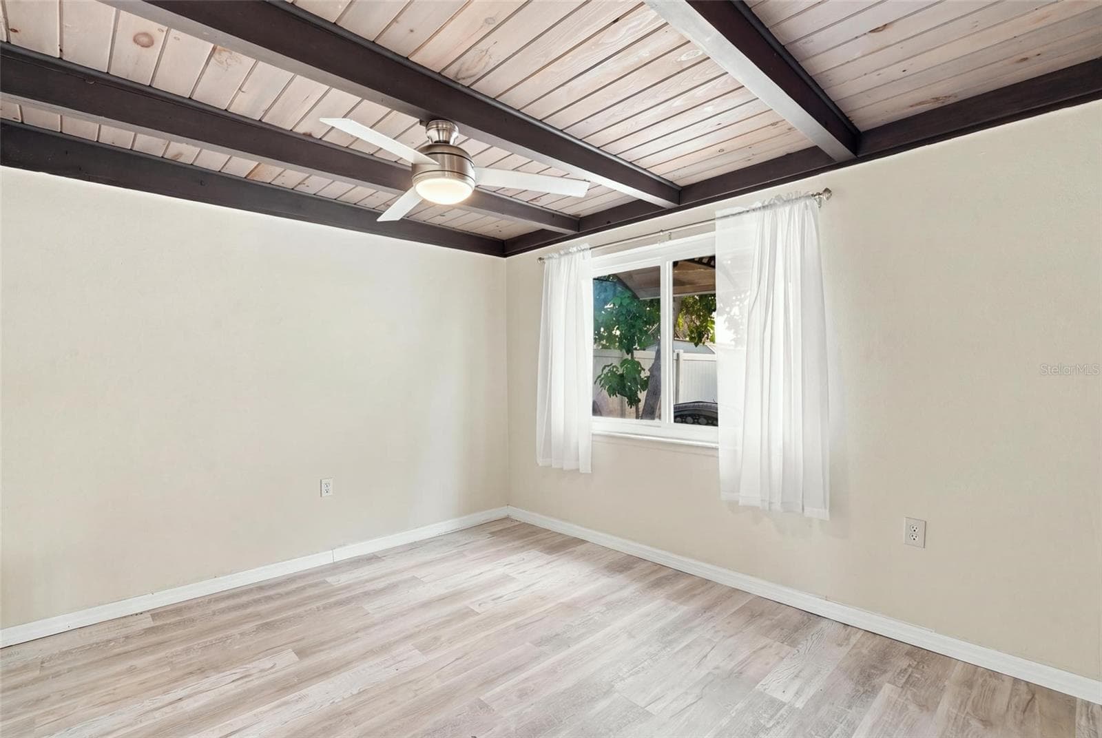Single Family Residence at 1305 ROCKY CREEK LN, ENGLEWOOD, photo 13 of 22