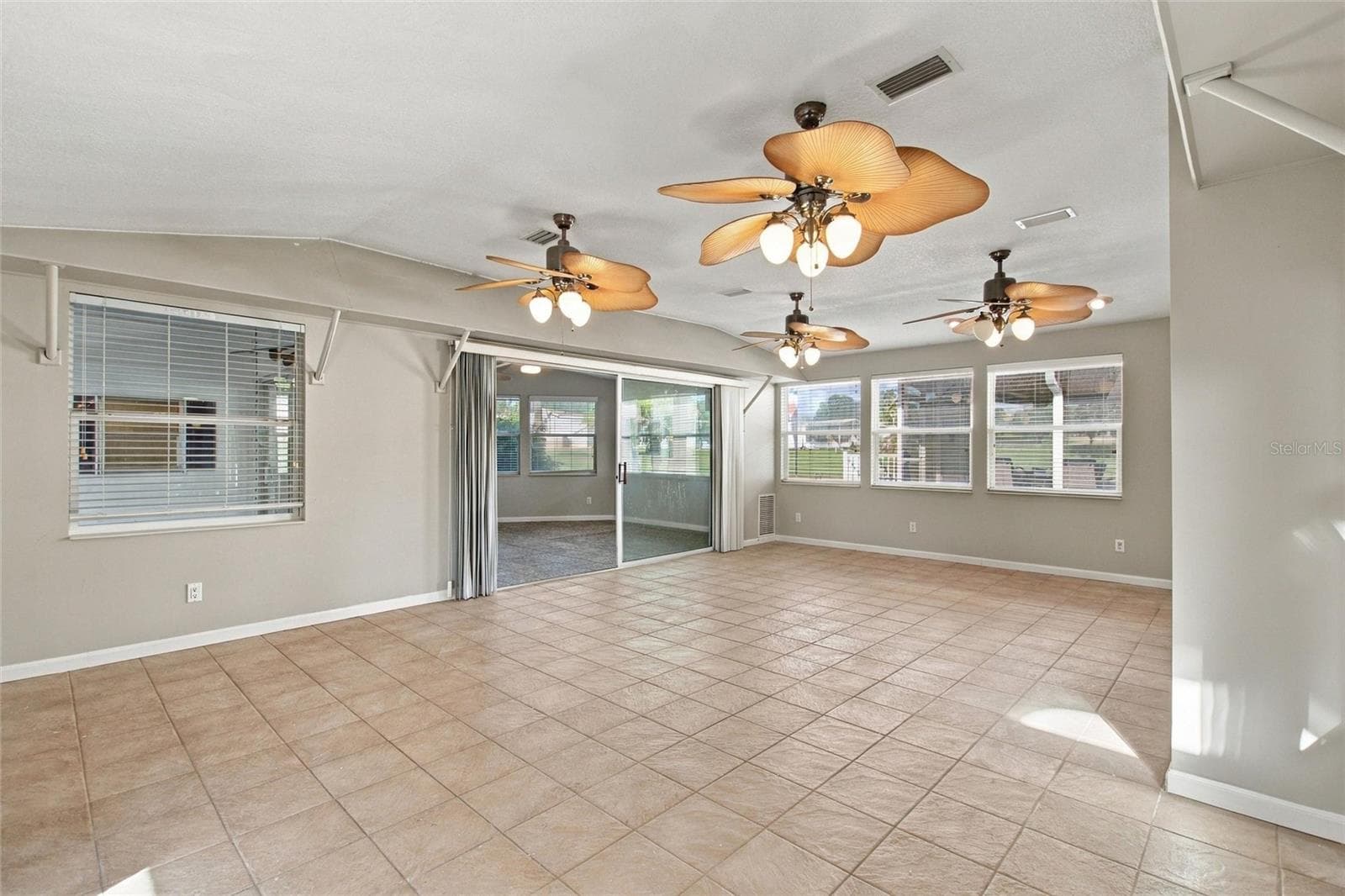 Family Room - 439 PAR PINES BLVD, DAVENPORT