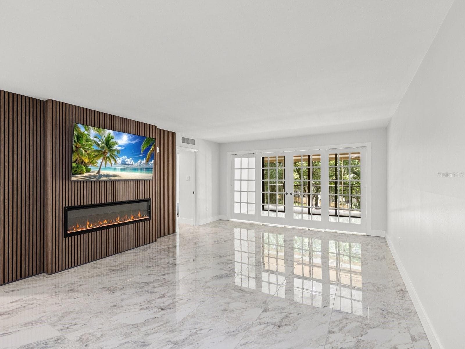 Sliding French doors for bonus space perfect for office space or reading nook or hobby area - 3076 EASTLAND BLVD #203, CLEARWATER