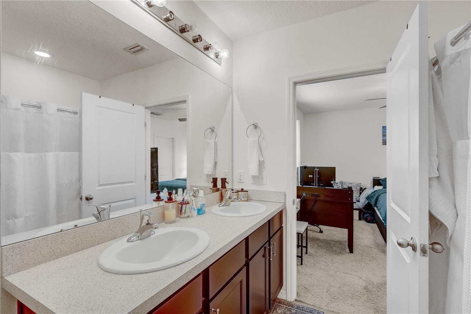 Townhouse at 9904 HOUND CHASE DR, GIBSONTON, photo 23 of 40