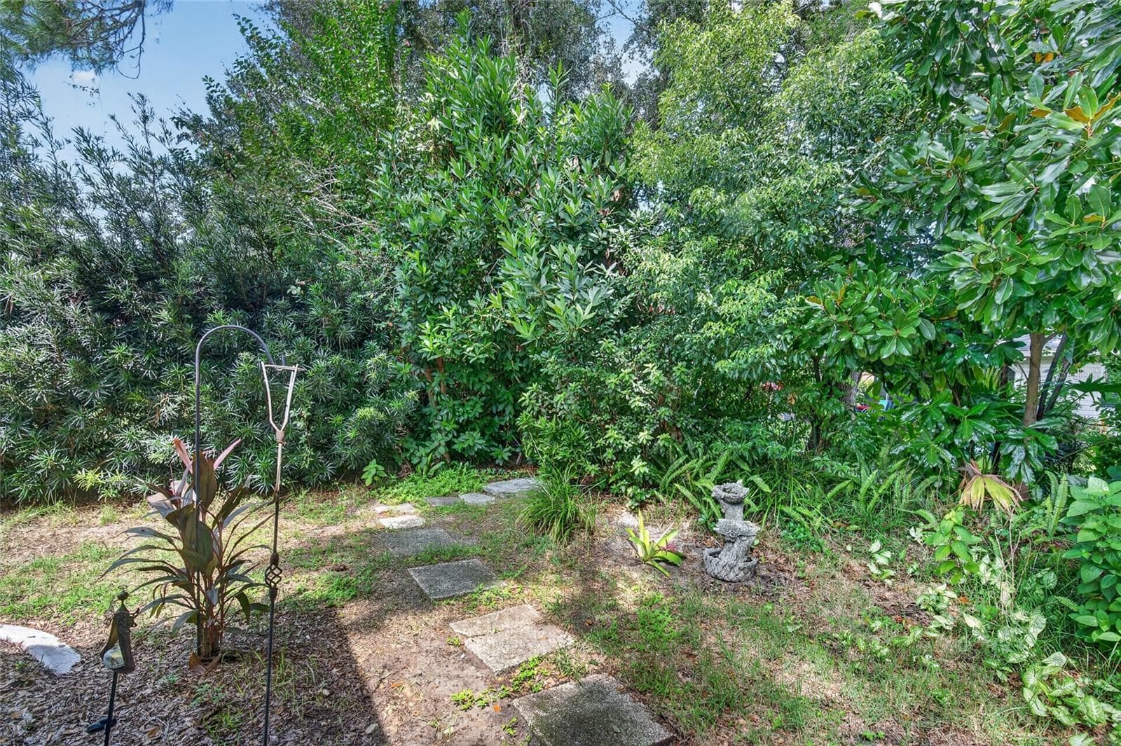 Single Family Residence at 1113 BEN HOPE DR, LEESBURG, photo 12 of 42
