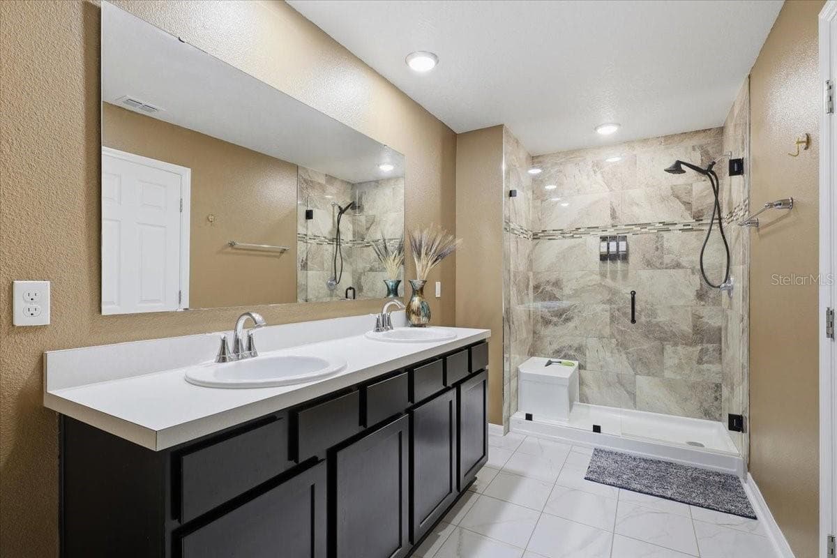 Master Bathroom - 7 UNIVERSAL TRL, PALM COAST