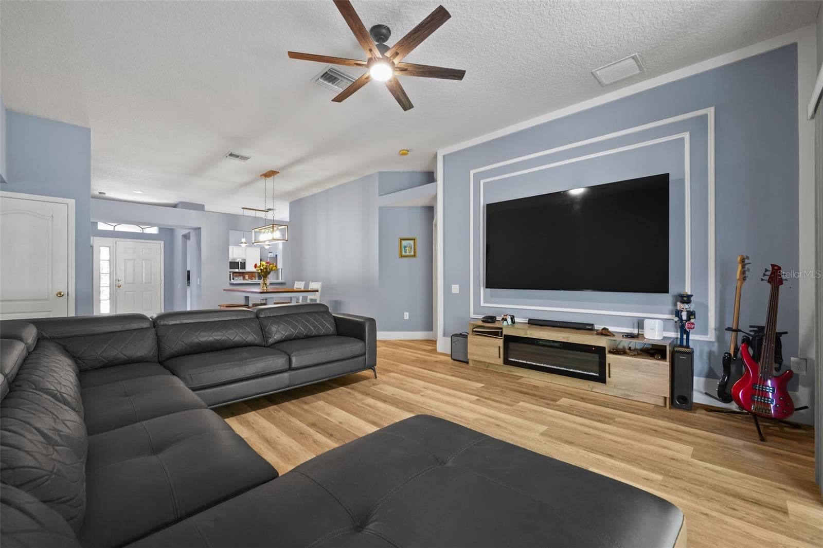 Single Family Residence at 2101 SHELBOURNE CT, WESLEY CHAPEL, photo 11 of 40