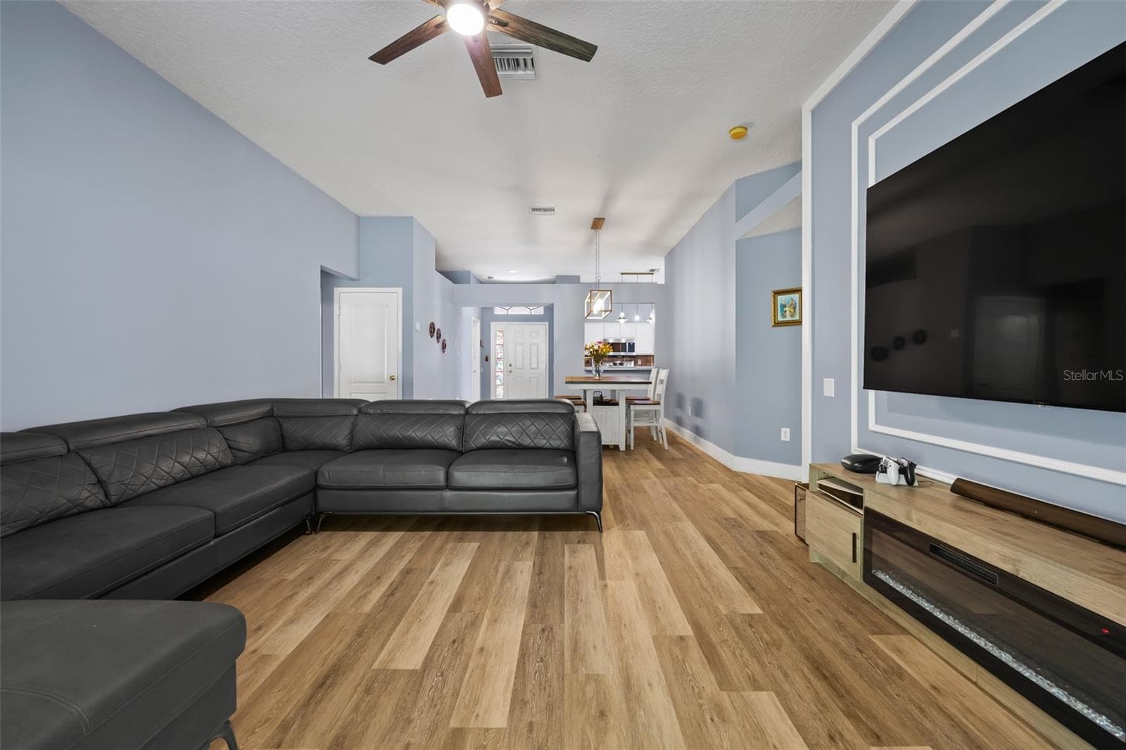 Single Family Residence at 2101 SHELBOURNE CT, WESLEY CHAPEL, photo 12 of 40