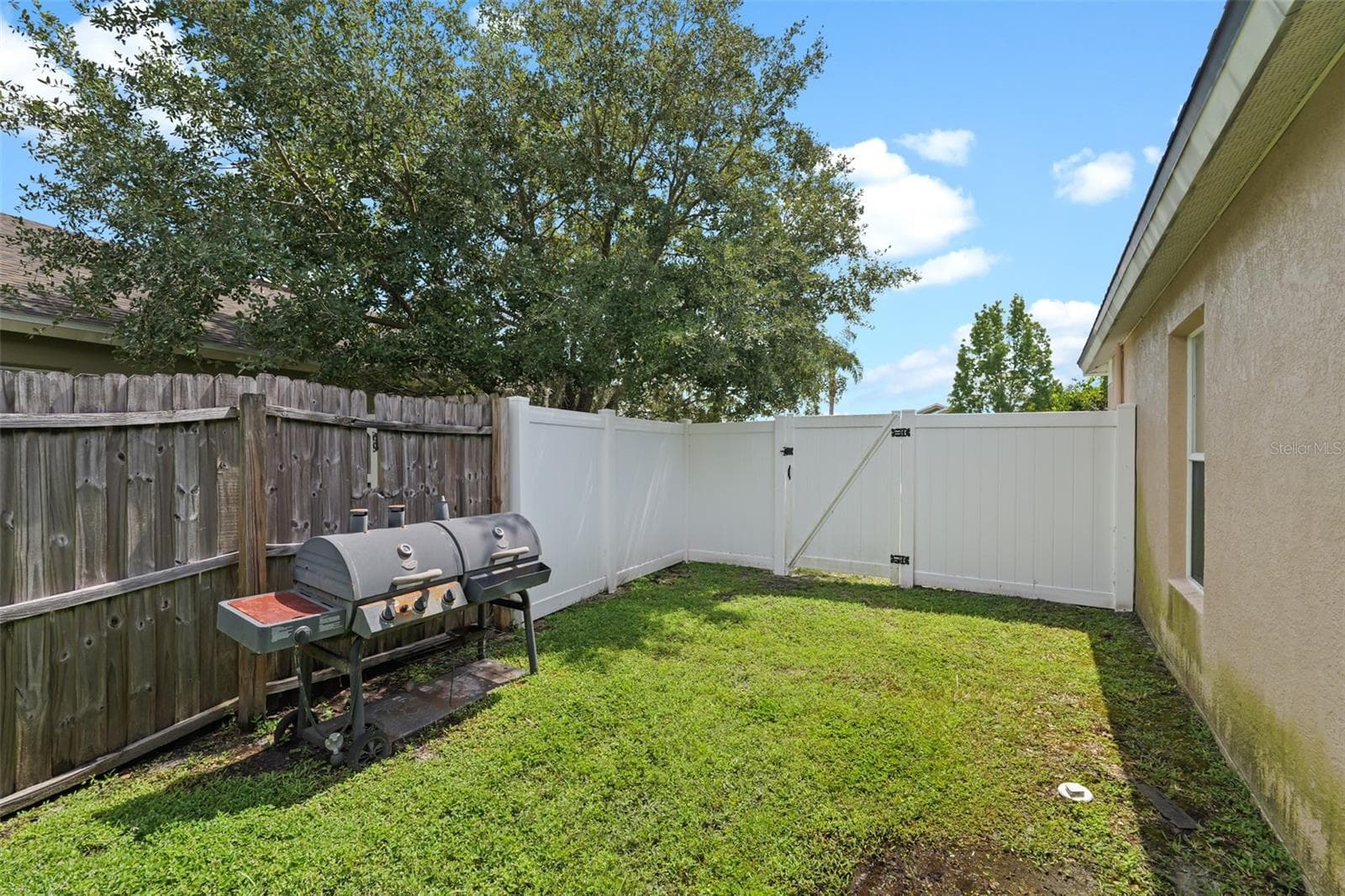 Single Family Residence at 2101 SHELBOURNE CT, WESLEY CHAPEL, photo 33 of 40