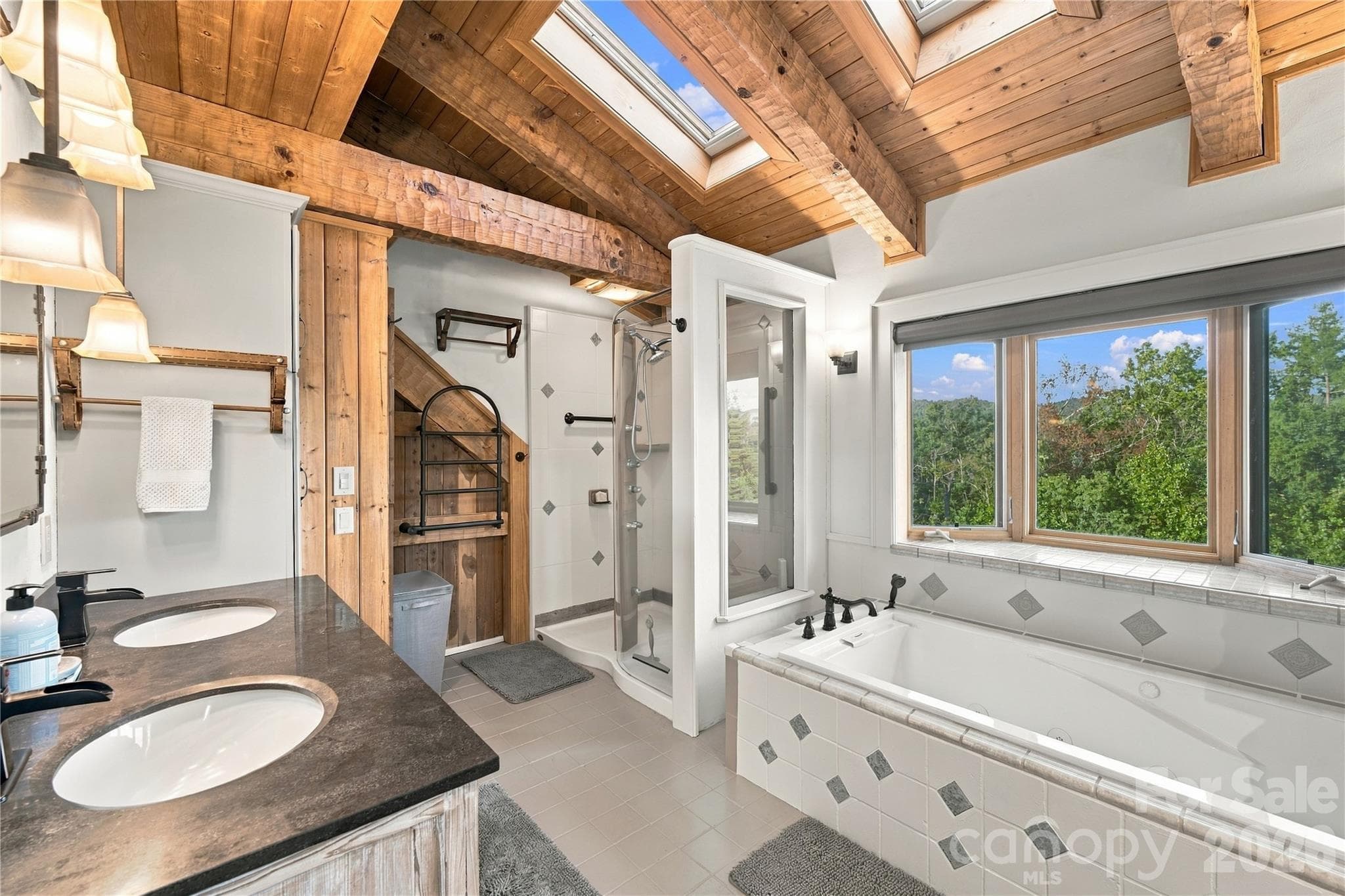 Upper Level Bath - 237 Murdock Road, Bakersville