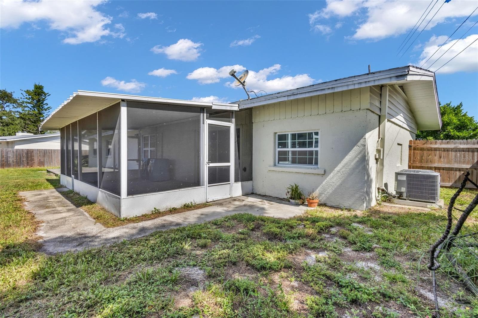 Single Family Residence at 246 MAGELLAN DR, SARASOTA, photo 14 of 32