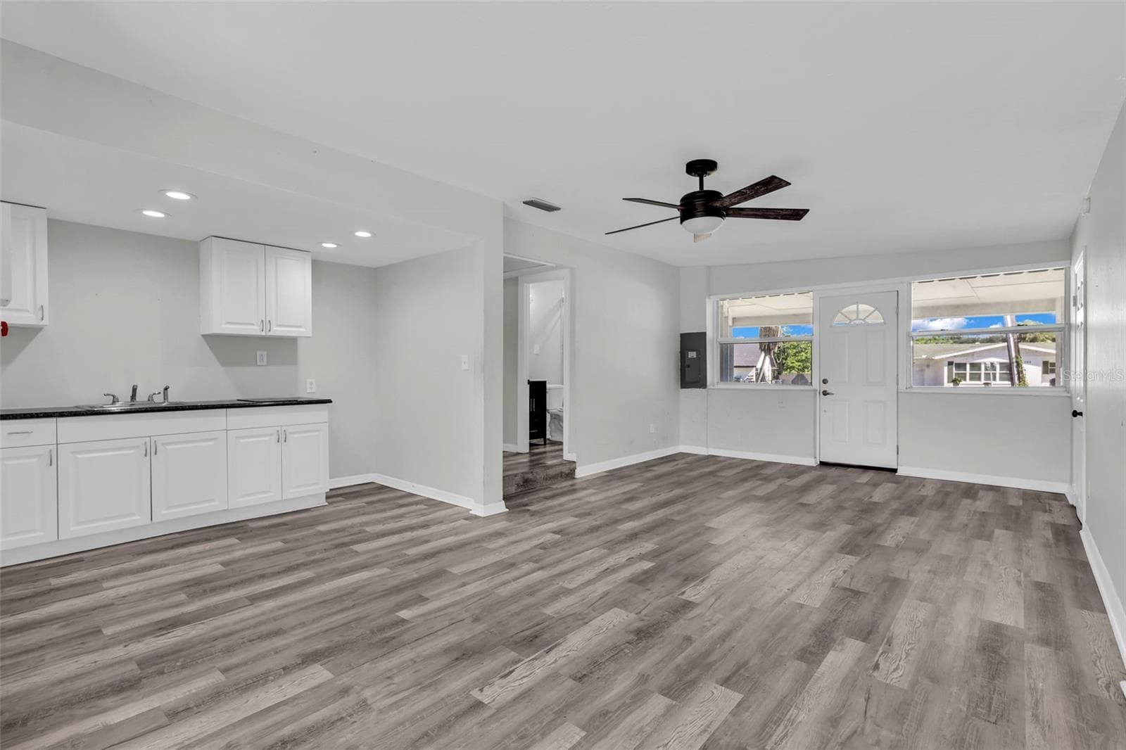 Single Family Residence at 246 MAGELLAN DR, SARASOTA, photo 19 of 32