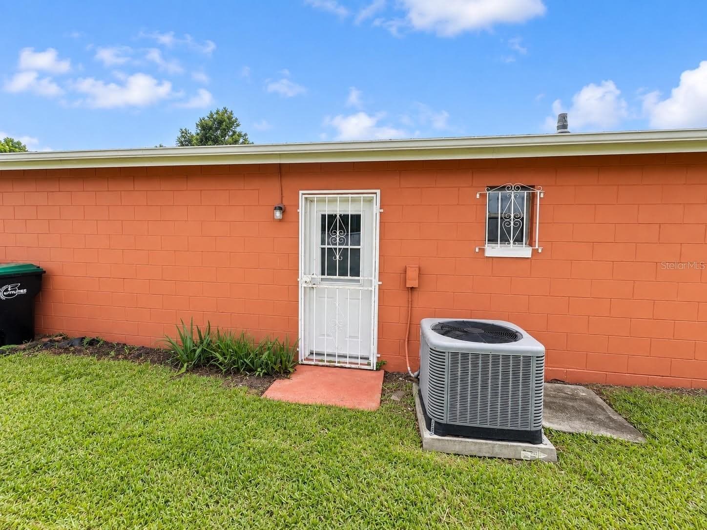 Side Exterior - 4068 CASTLEGATE DR, ORLANDO