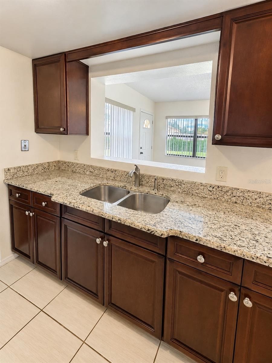 Updated Cabinets and Granite Counter Tops - 4068 CASTLEGATE DR, ORLANDO