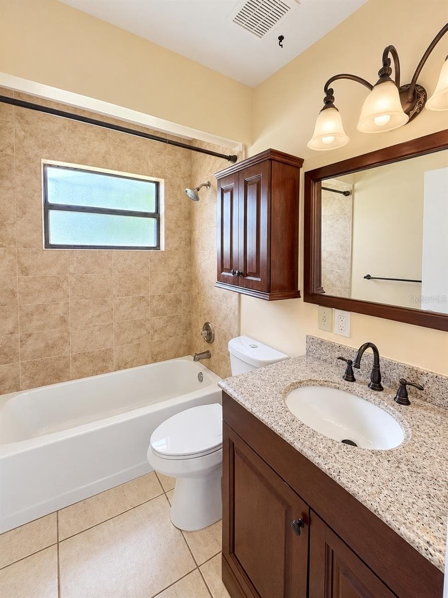 Guest Bathroom w/Tub - 4068 CASTLEGATE DR, ORLANDO