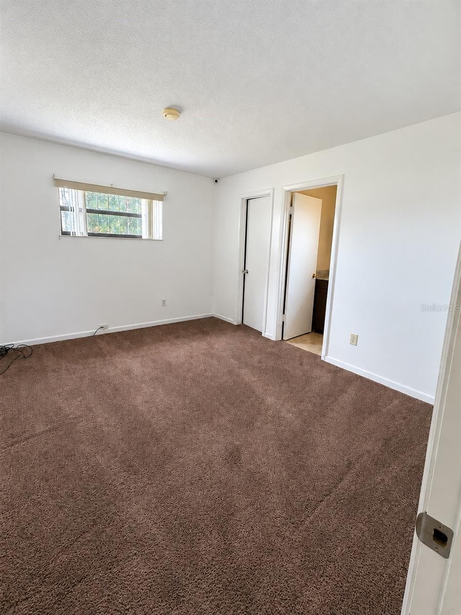 Bedroom 2 with walk-in closet - 4068 CASTLEGATE DR, ORLANDO