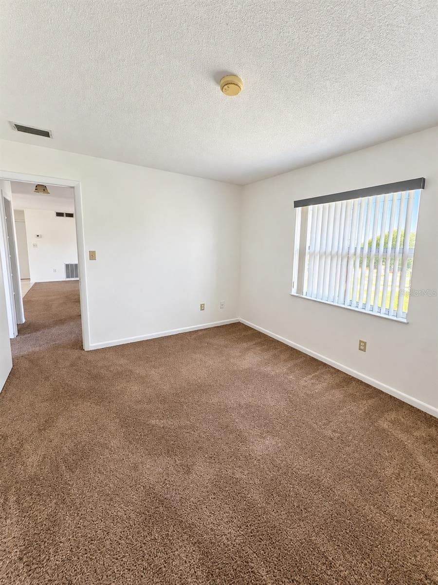 Primary Bedroom with walk in closet and En-Suite Bathroom - 4068 CASTLEGATE DR, ORLANDO