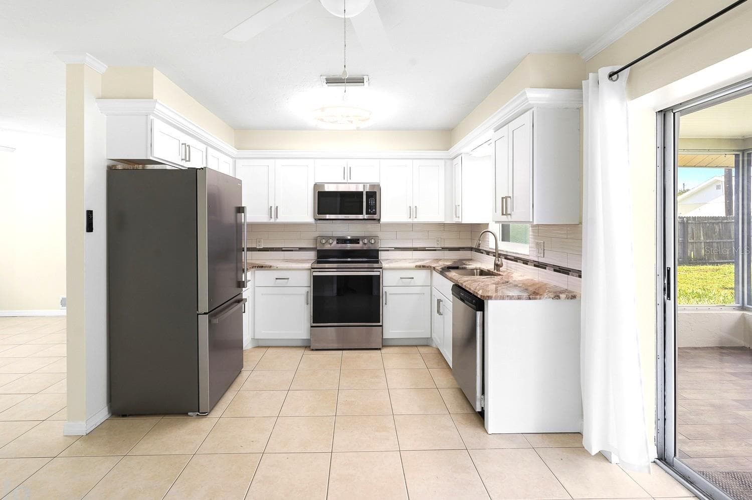 Single Family Residence at 1019 HOPE ST, VENICE, photo 13 of 45