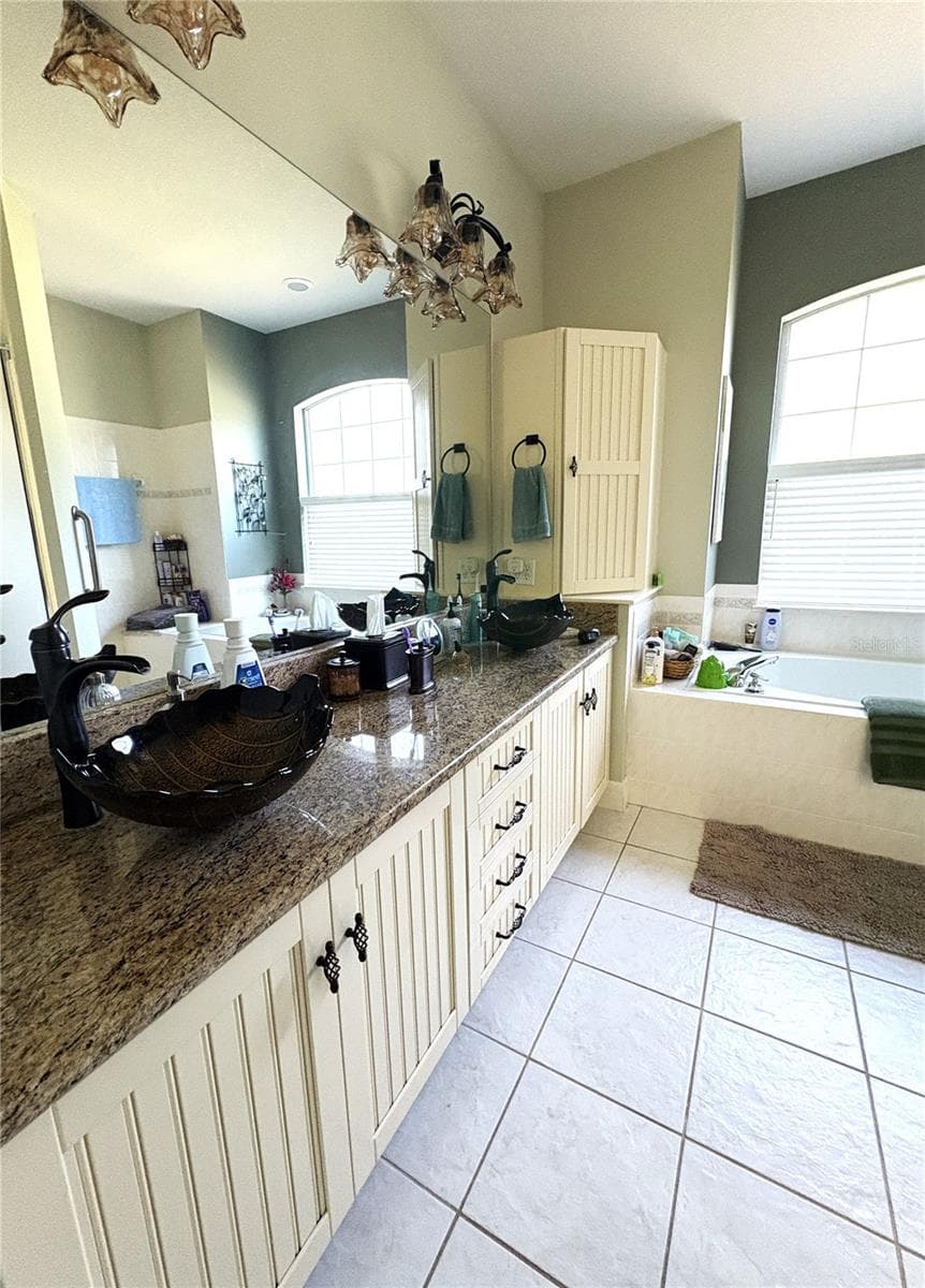 Dual sinks - 19588 SW 86TH LN, DUNNELLON
