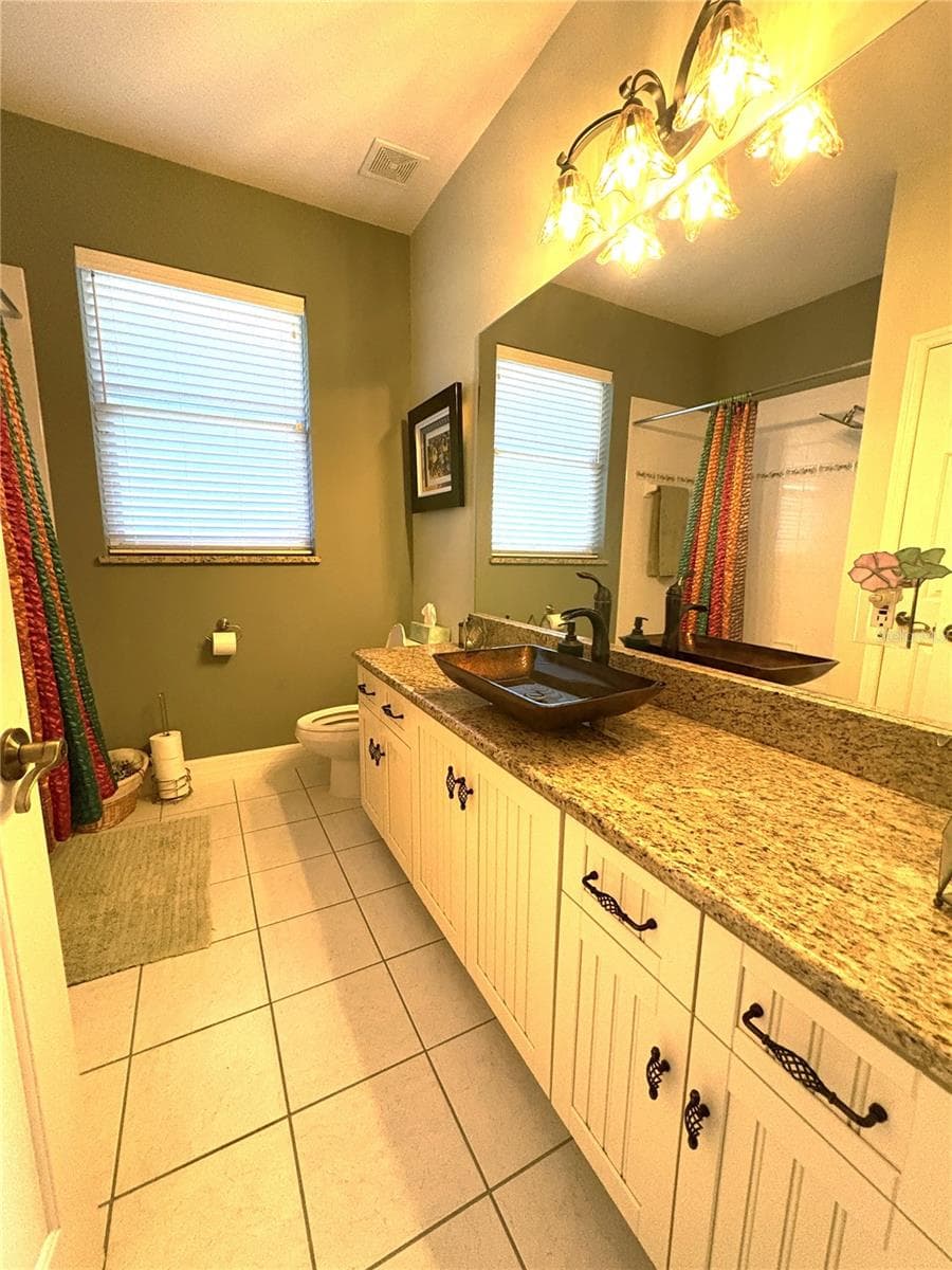 guest bathroom - 19588 SW 86TH LN, DUNNELLON