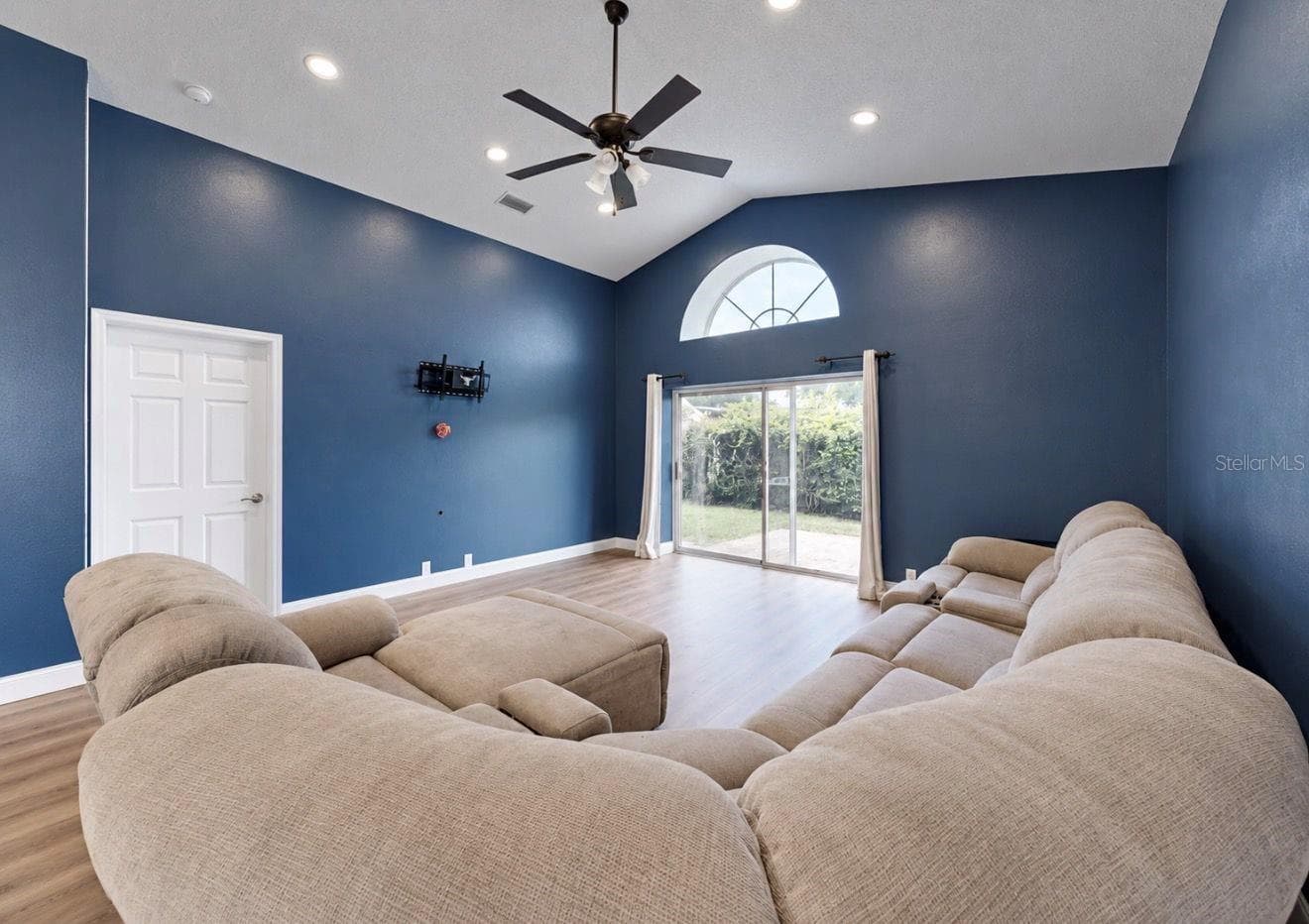 Living Room - 4115 MURFIELD DR E, BRADENTON