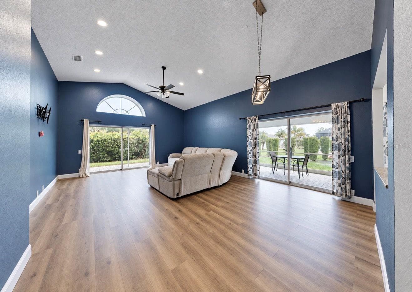 Living Room/ Dining Room - 4115 MURFIELD DR E, BRADENTON