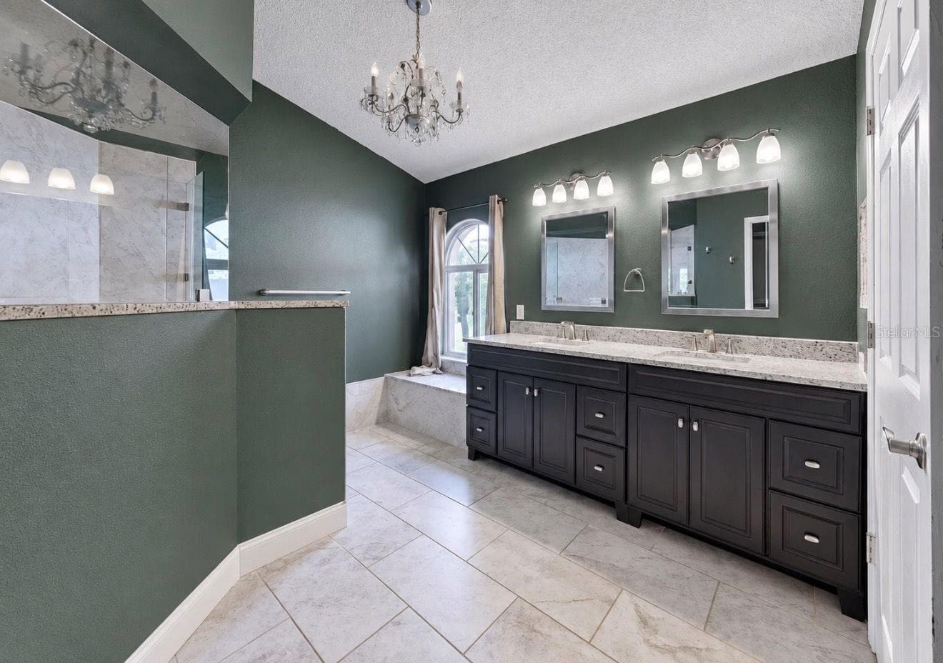 En-suite Bathroom - 4115 MURFIELD DR E, BRADENTON