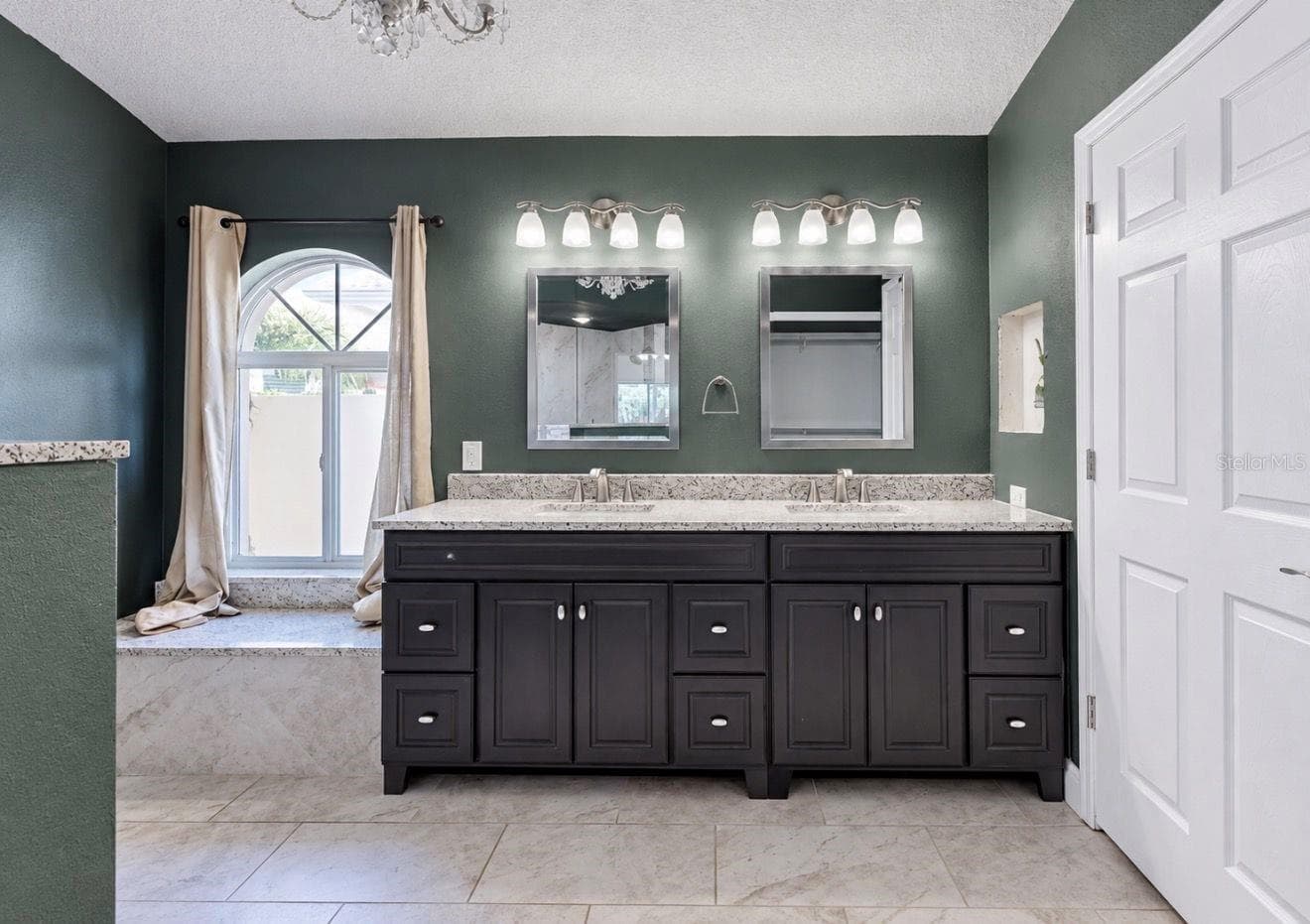 En-suite Bathroom - 4115 MURFIELD DR E, BRADENTON