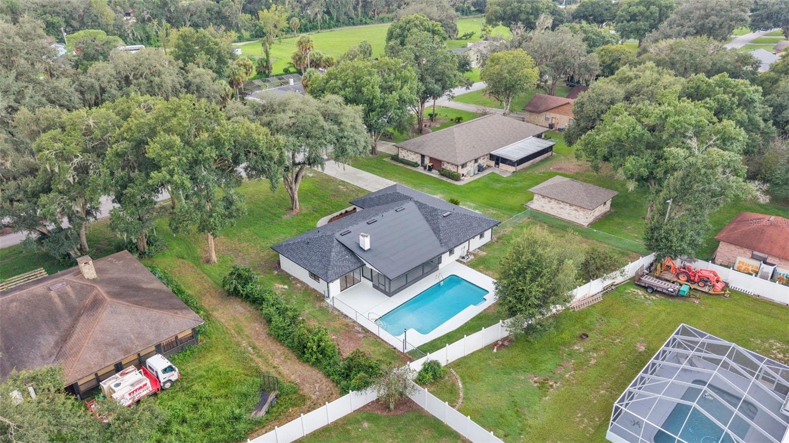 Single Family Residence at 1100 HAMMOCK SHADE DR, LAKELAND, photo 5 of 45