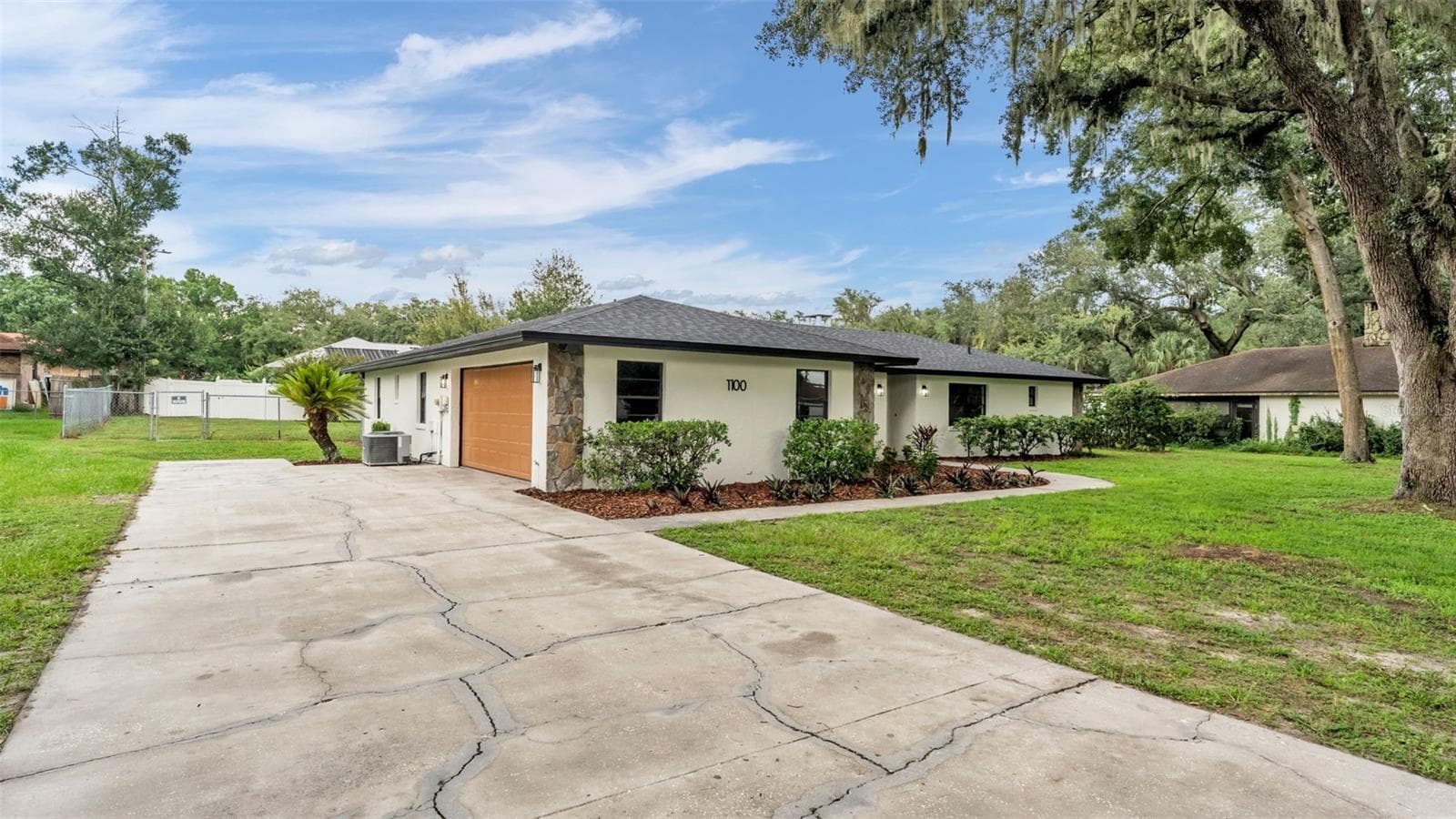 Single Family Residence at 1100 HAMMOCK SHADE DR, LAKELAND, photo 7 of 45
